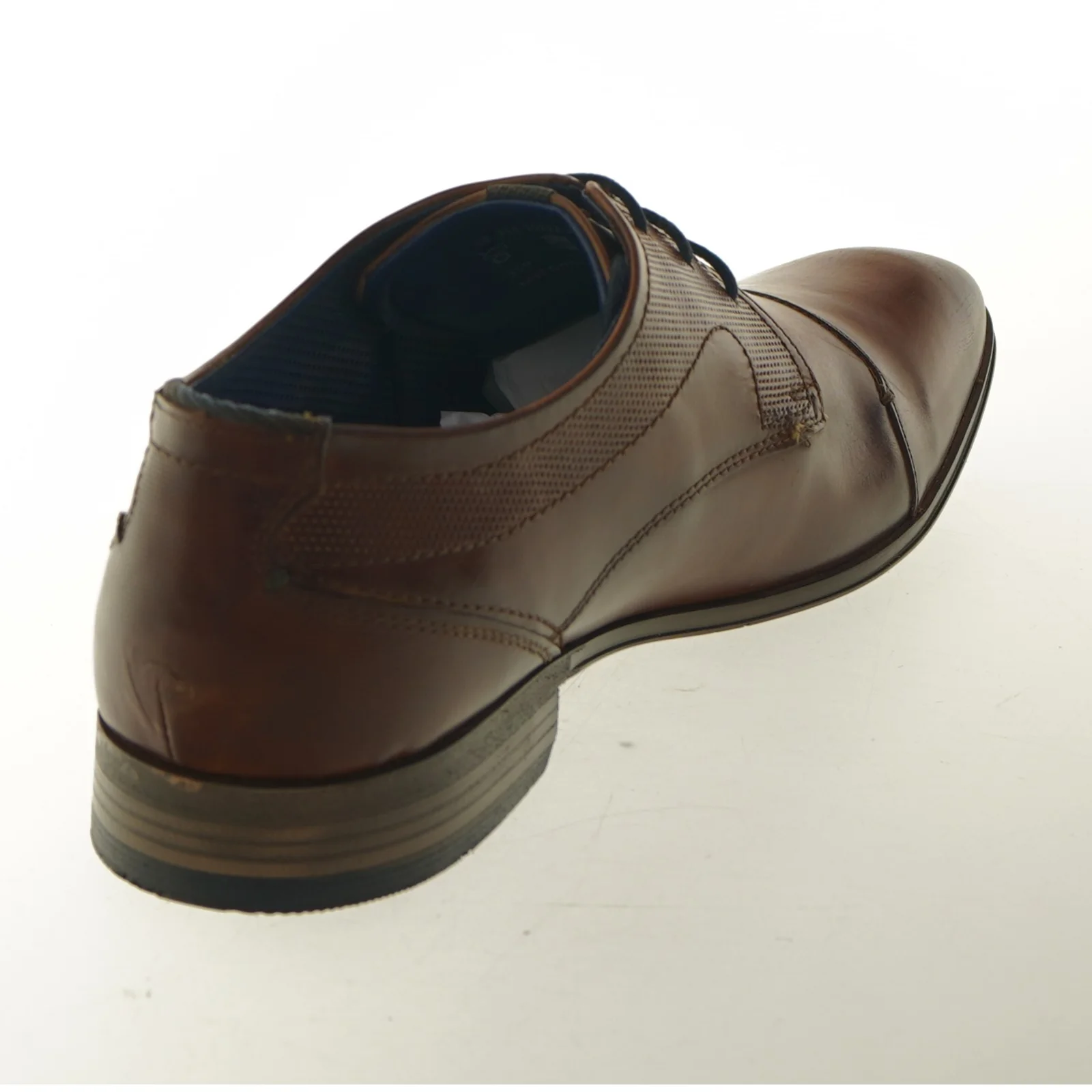 Nye cognacfarvede herresko fra Bugatti (str. 48 )