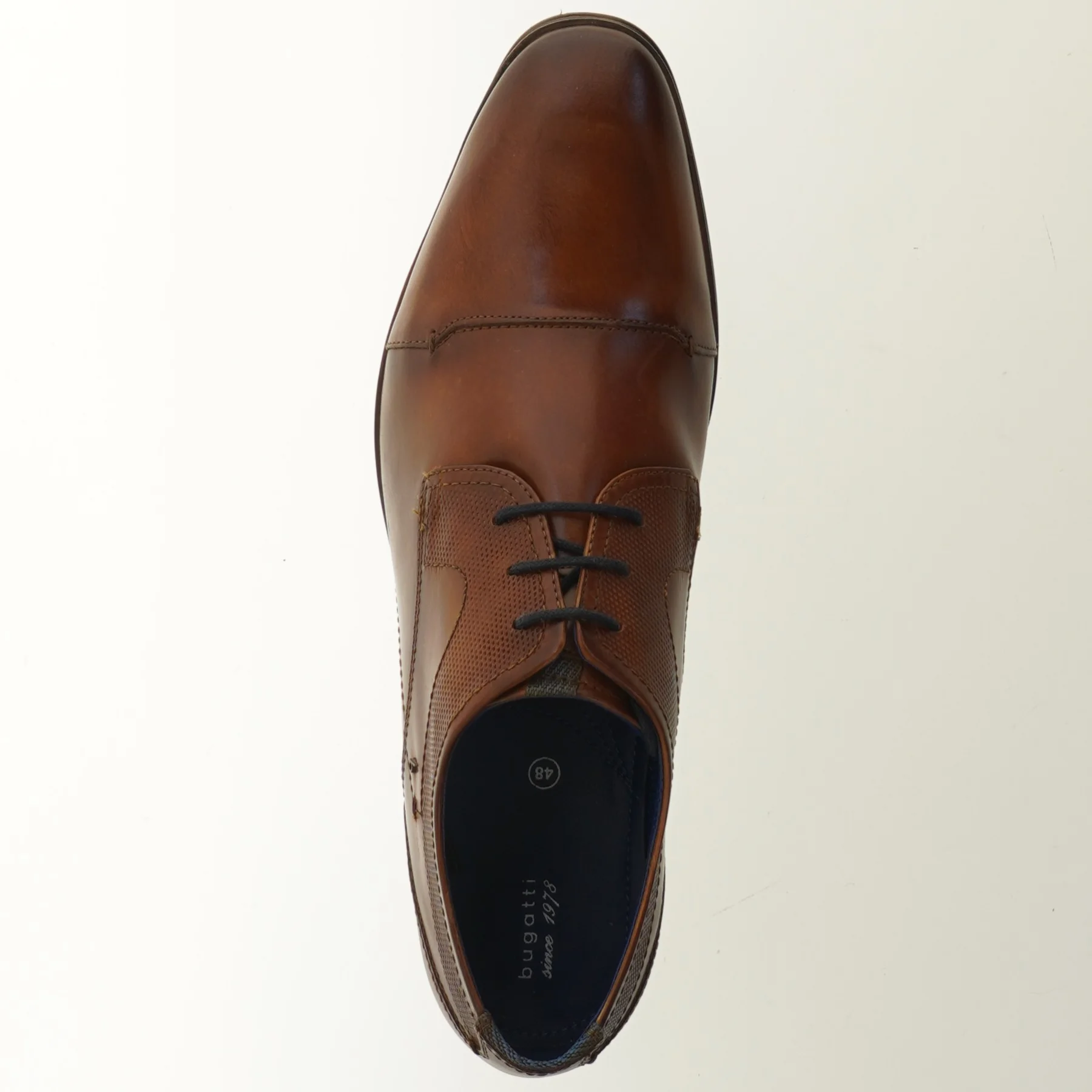 Nye cognacfarvede herresko fra Bugatti (str. 48 )