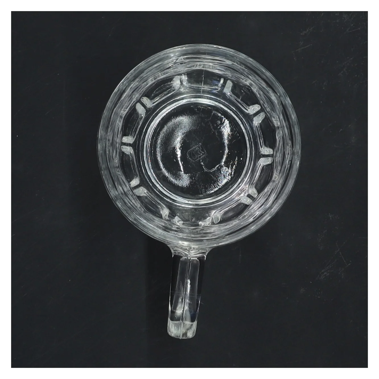 Stort solidt ølkrus med håndtag (str. 9,5x7 cm)