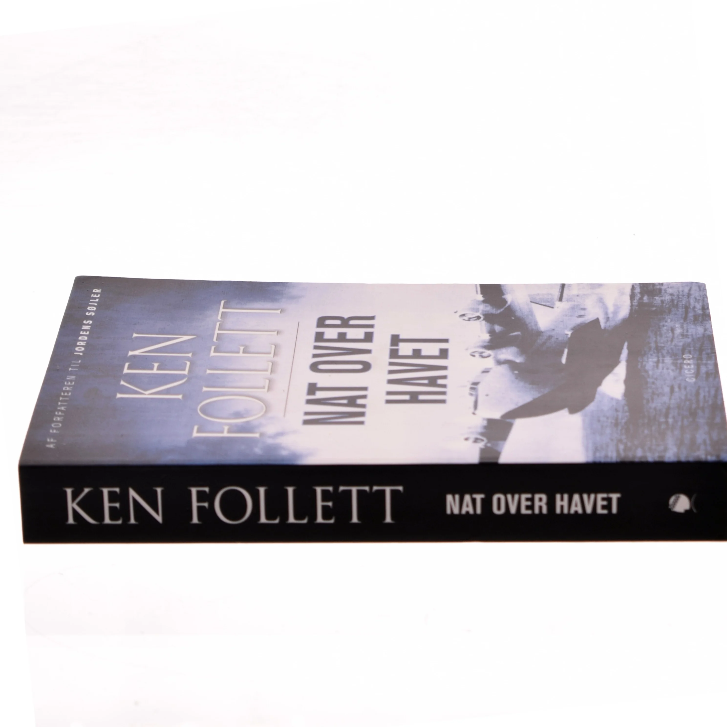 Nat over havet af Ken Follett (Bog)