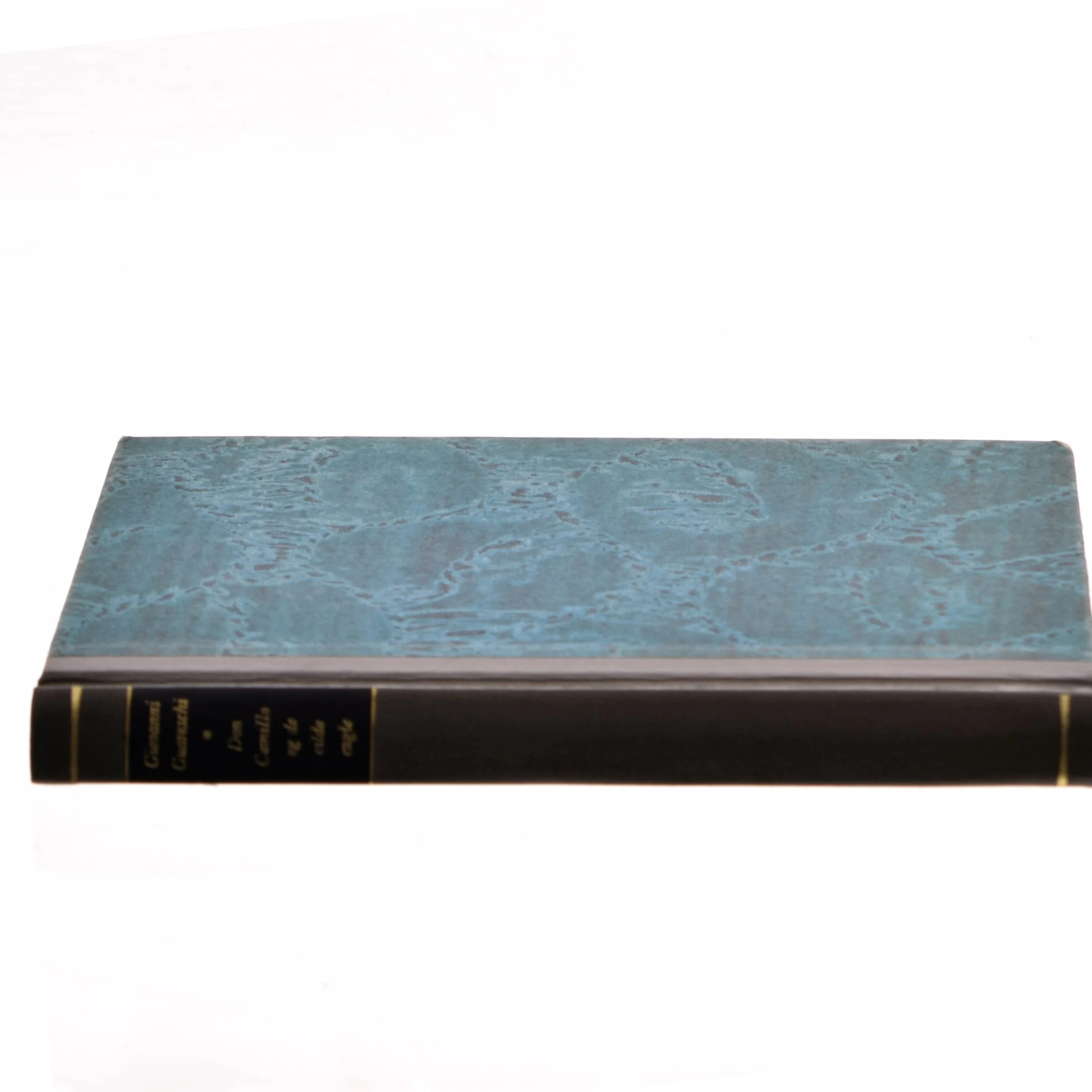 Antik bog med flot indbinding. Don Camillo og de vilde engle af Giovanni Guareschi (Bog)