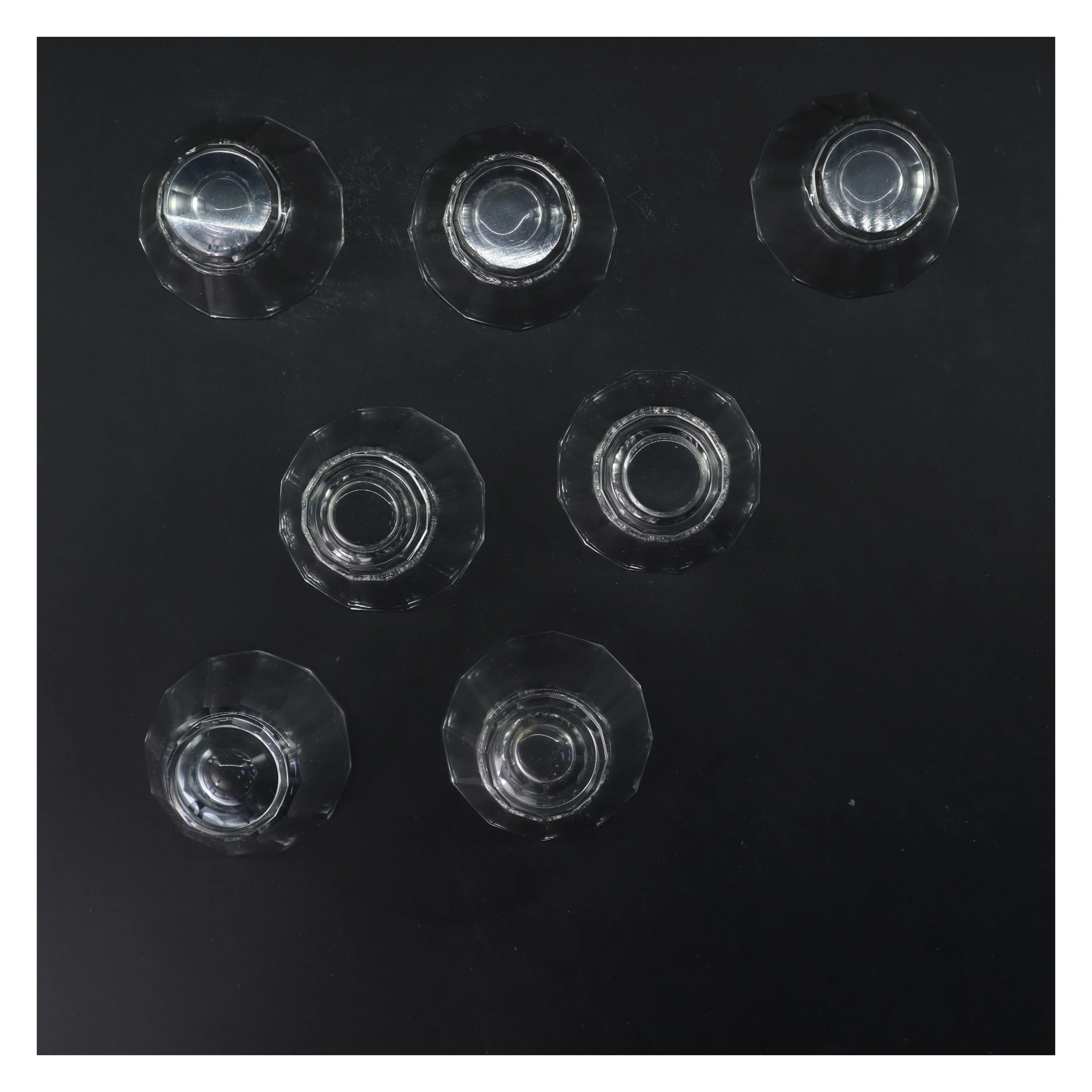 Sæt af 7 glasskåle perfekte til desserter (str. 7 stk Ø 7,5 cm længde 7 cm)