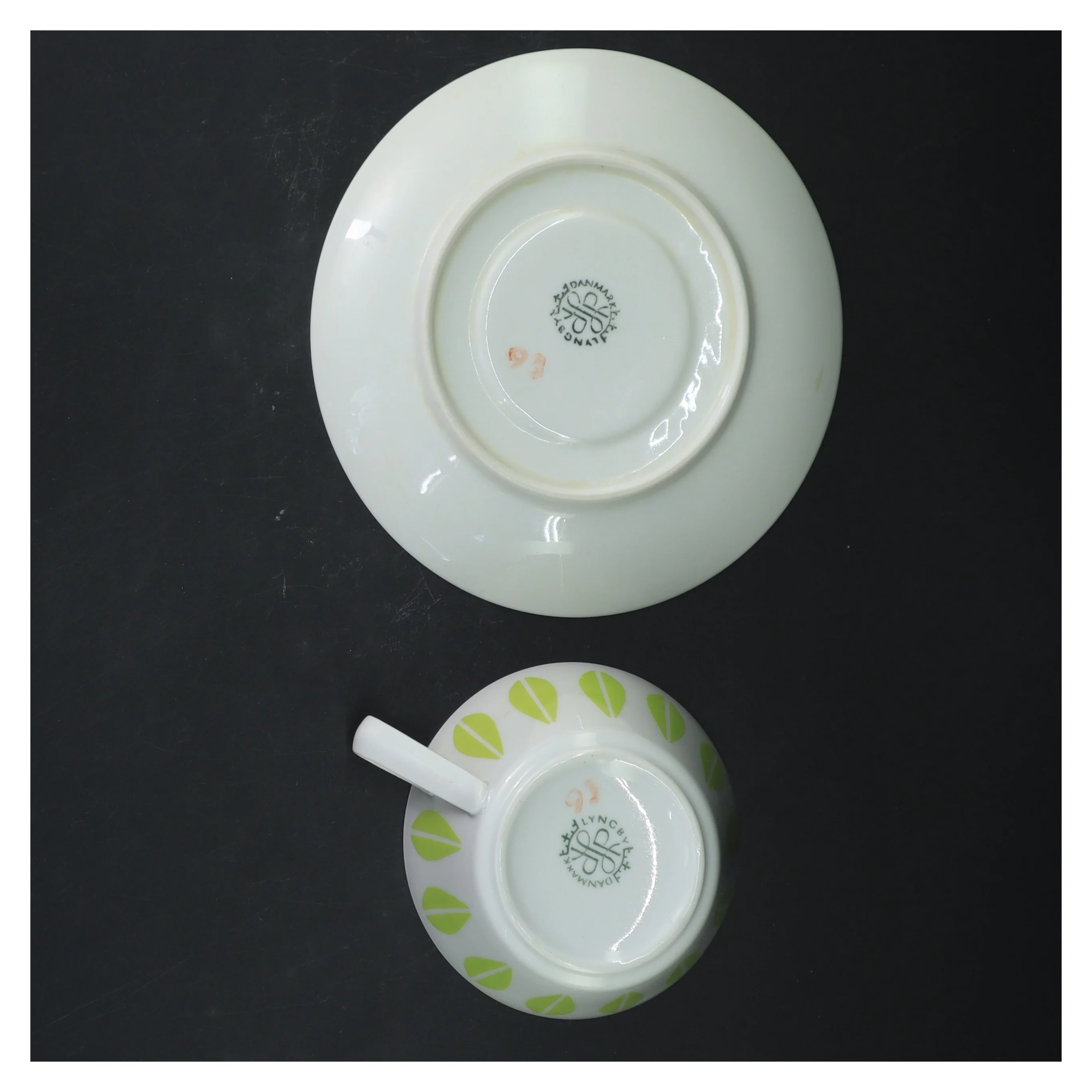 Kaffekop med underkop fra Lotus Lyngby, flot stand (str. Ø 15 og 9,5 cm)
