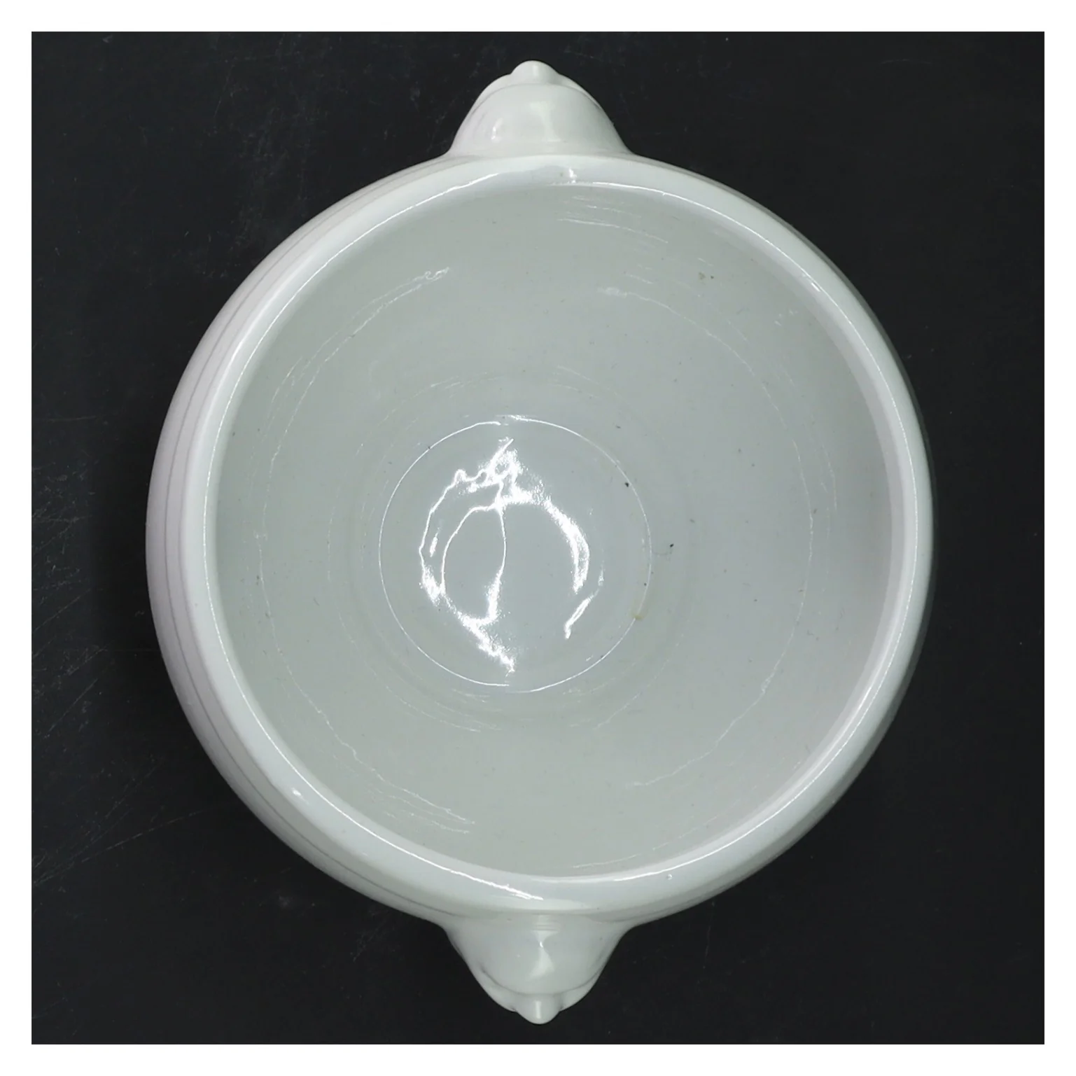 Hvid skål på fod (str. Ø 11 cm)