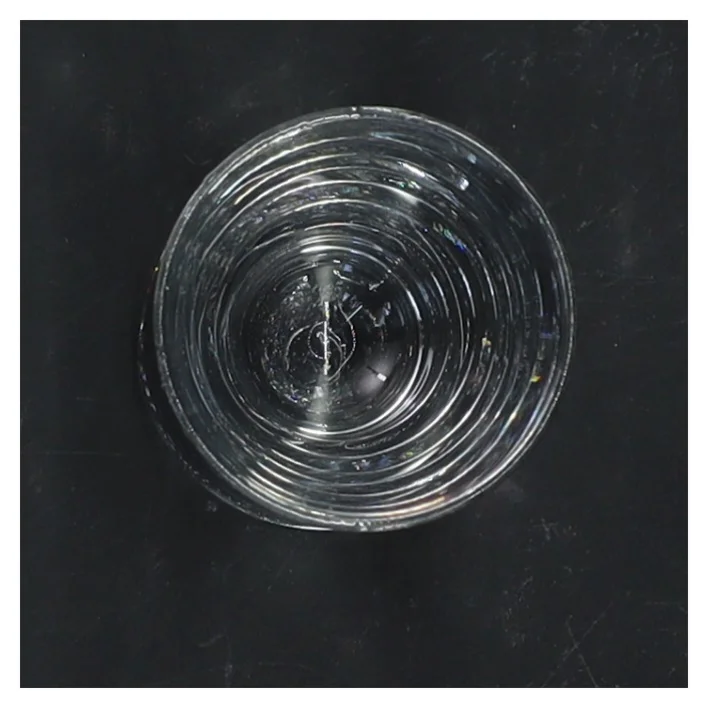 Lille glasvase (str. 8,5x4,5 cm)