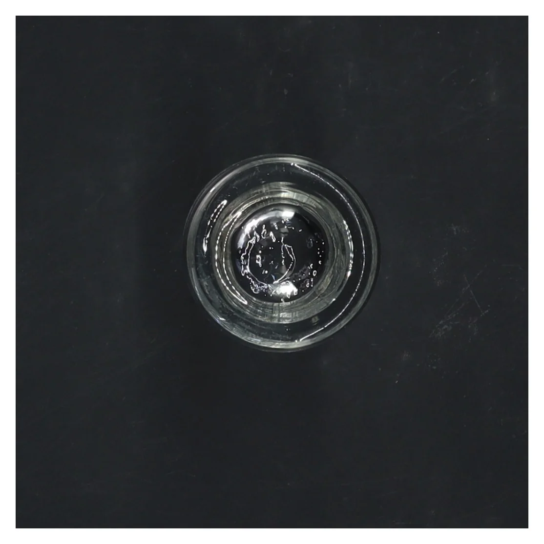 Lille glasvase (str. 8,5x4,5 cm)