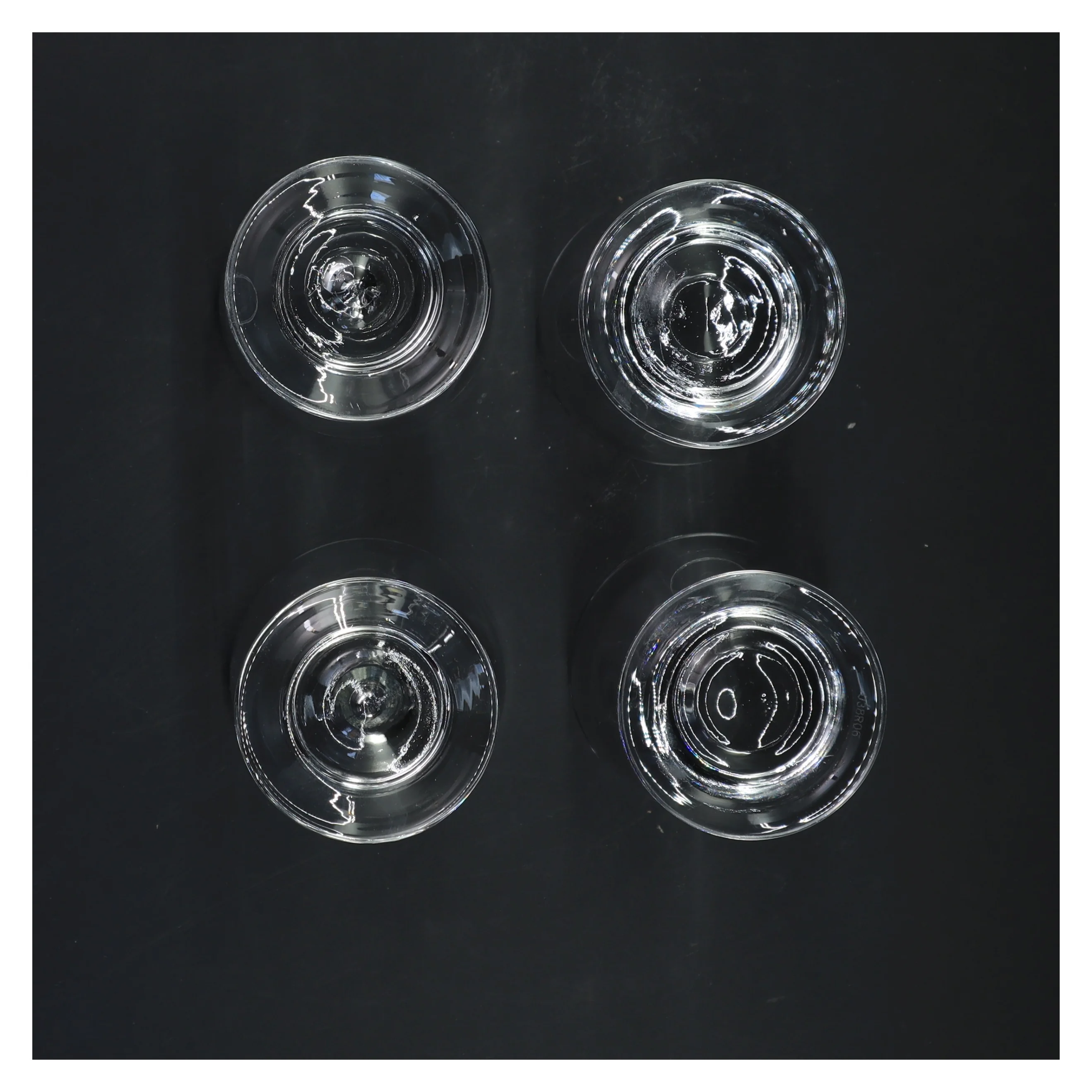 Flotte dessertglas med fod, 4 styk (har 2 annoncer - 8 glas ialt) (str. 11,5x7,5 cm, 4 styk cm)