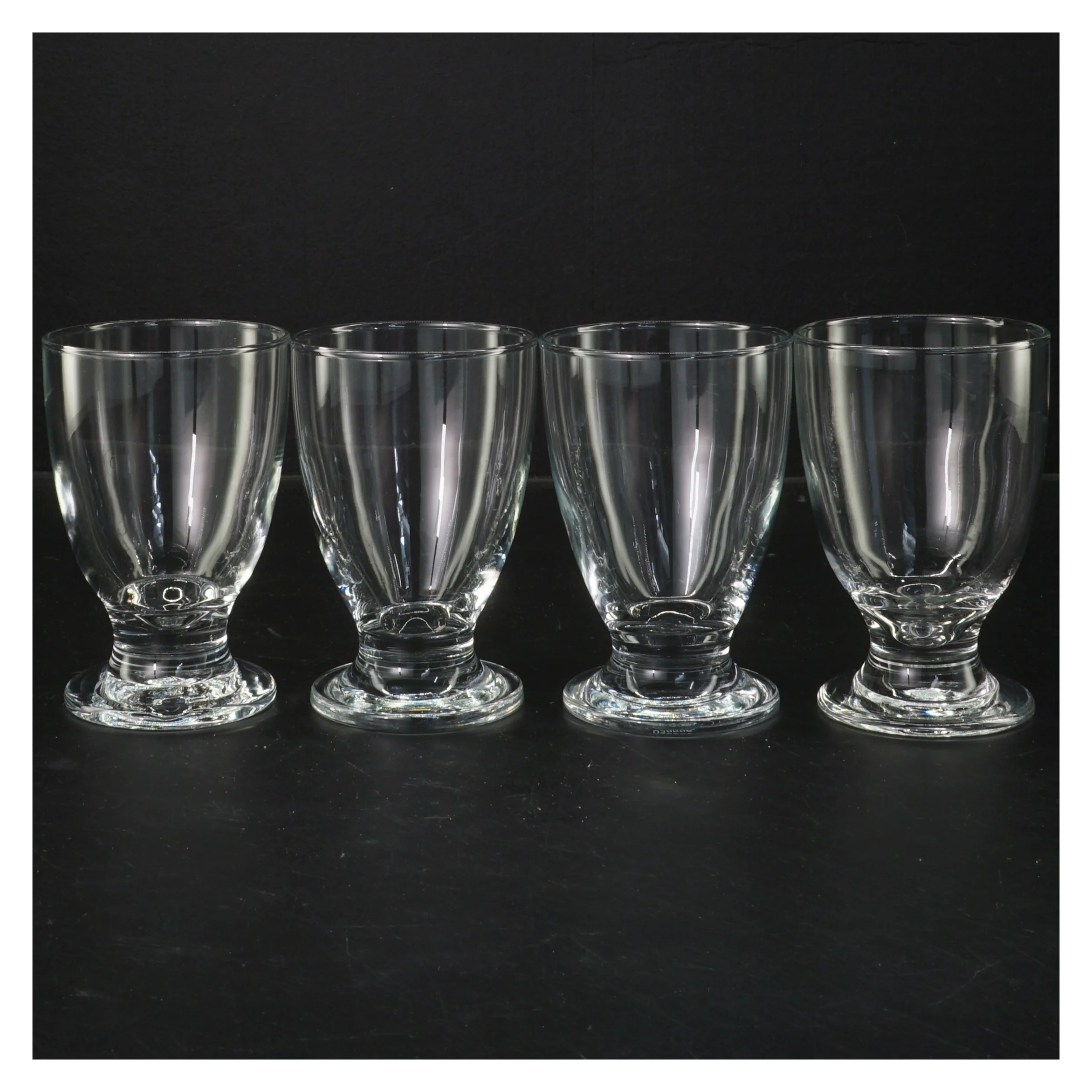 Flotte dessertglas med fod, 4 styk (har 2 annoncer - 8 glas ialt) (str. 11,5x7,5 cm, 4 styk cm)