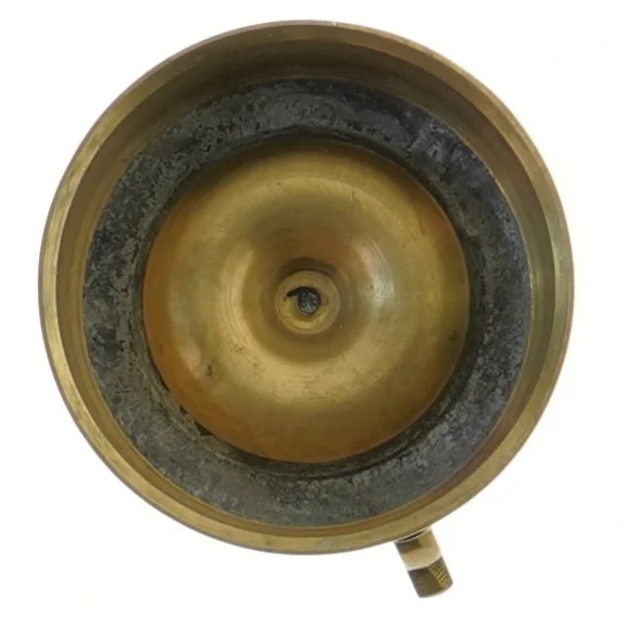 Flot, antik messing lysestage med hank (str. Ø 10 cm)