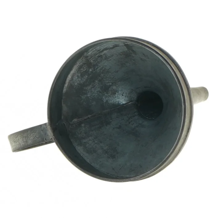 Antik metal tragt med hank (str. 16 cm)