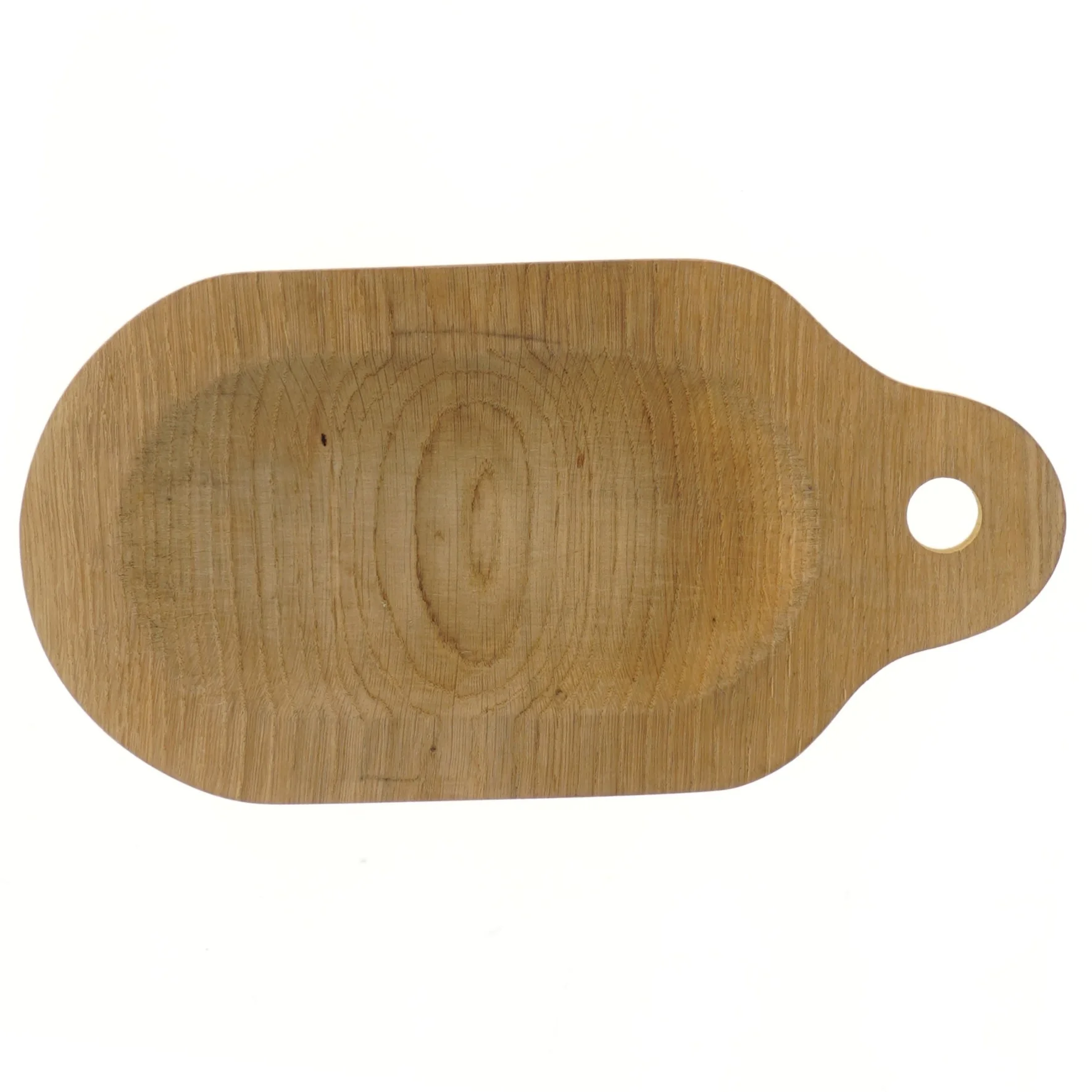 Flot serveringsfad i tr&aelig; med hul til oph&aelig;ng (str. 35x18 cm)