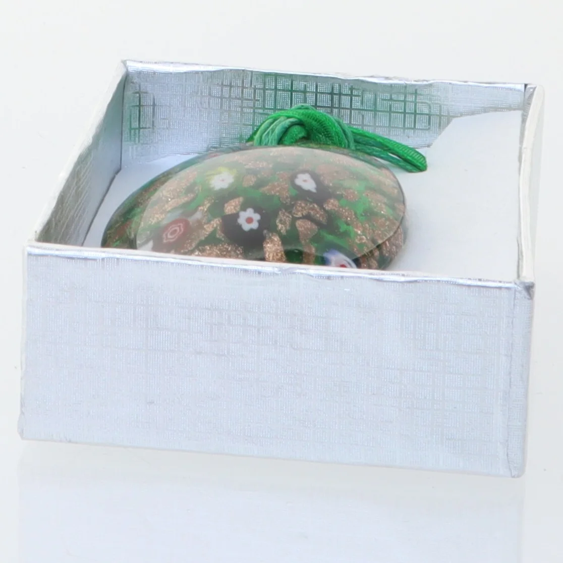 Halskæde med håndlavet italiensk glassmykke (str. Kasse 9 x 6 cm)