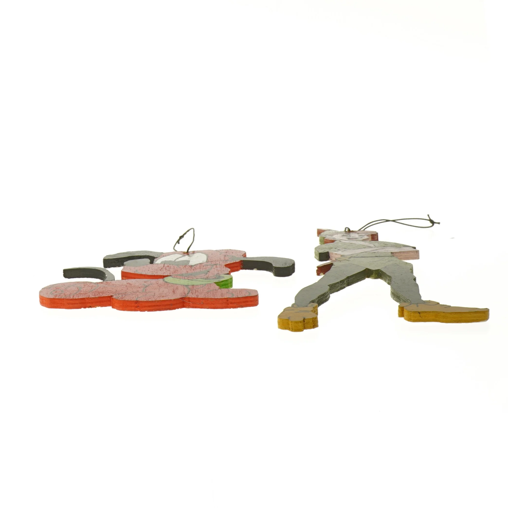 Træfigurer, håndlavede,  af Peter Pan og hund (str. 27 og 14 cm)