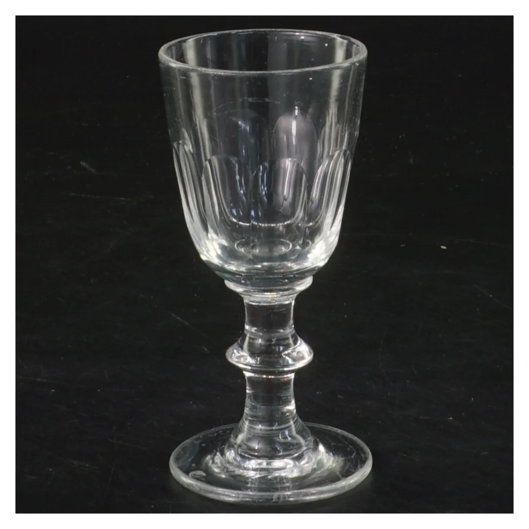 Antikt snapseglas (str. 9x4 cm)