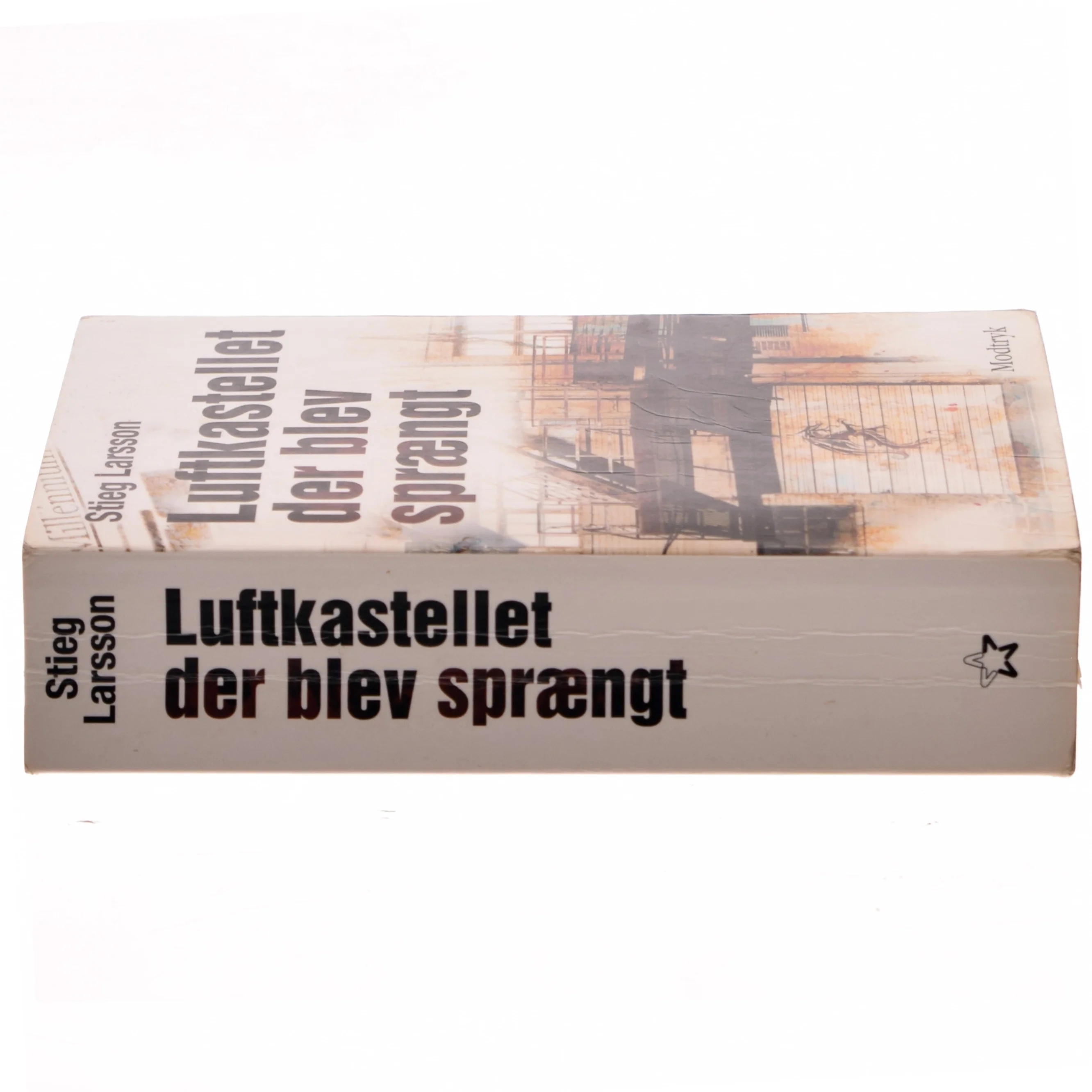 Luftkastellet Der Blev Spraengt (af Stieg Larsson) [Imported] [Paperback] (Danish) (Millennium, 3. Bind) af Stieg Larsson (Bog)