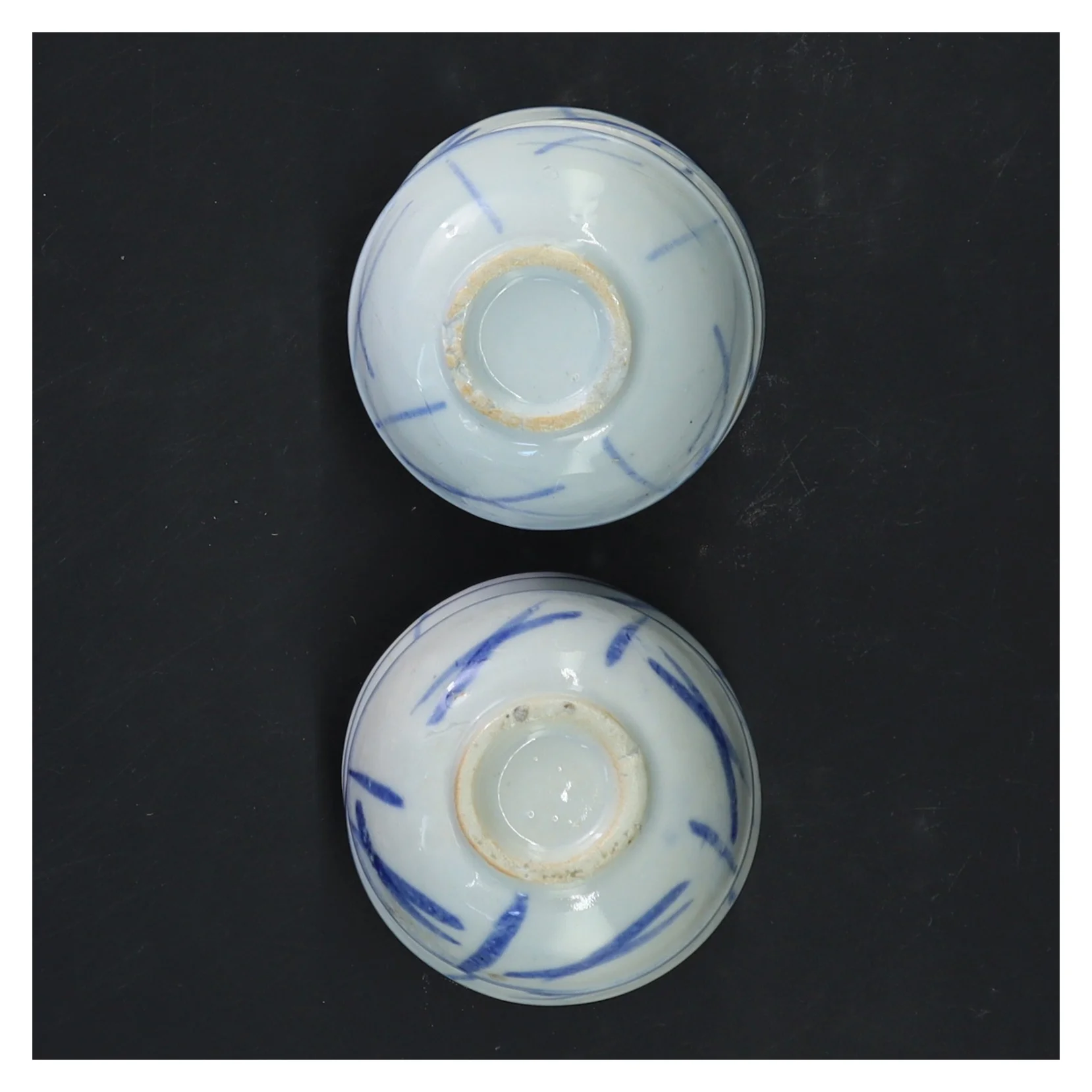 10 små skåle, blå og hvide til soya, oliven, dip etc.  (str. 7x3 cm, 10 styk cm)