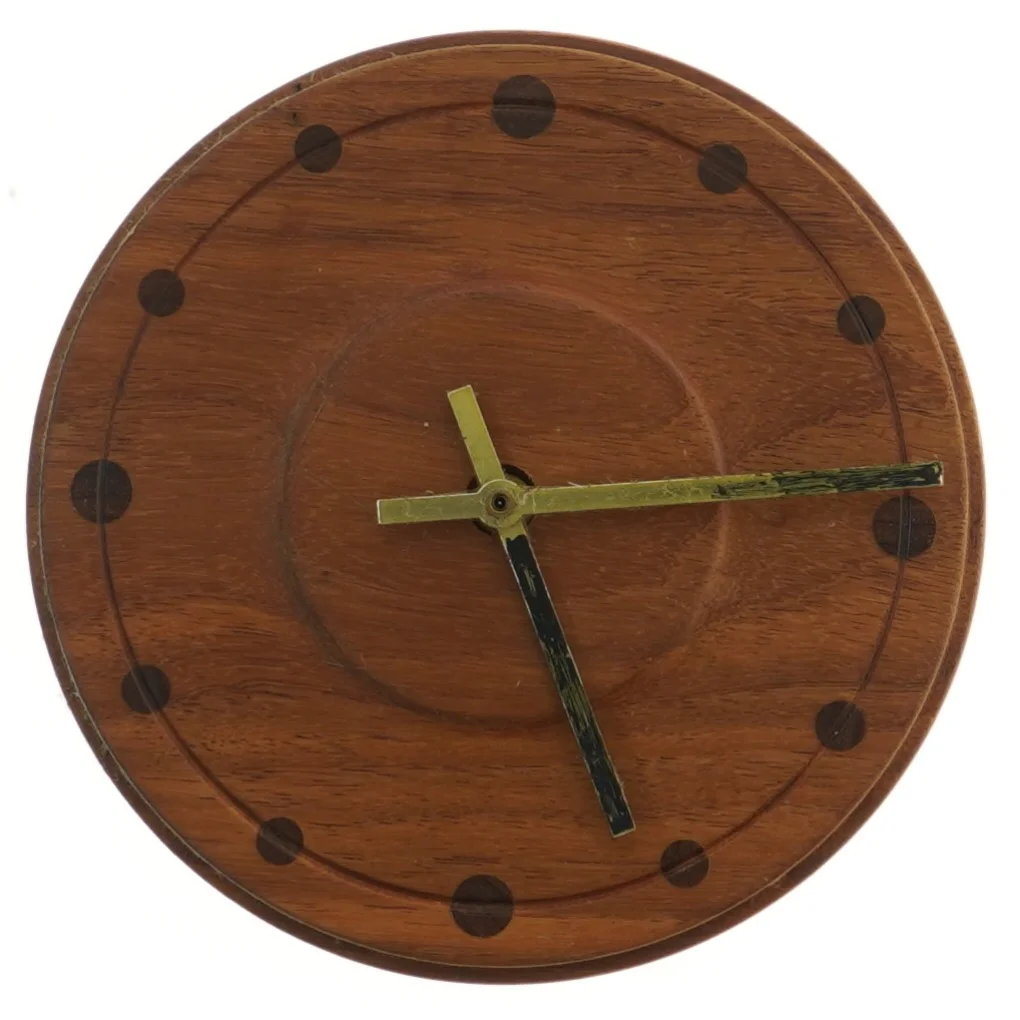 Vægur i træ (str. Ø 20 cm)