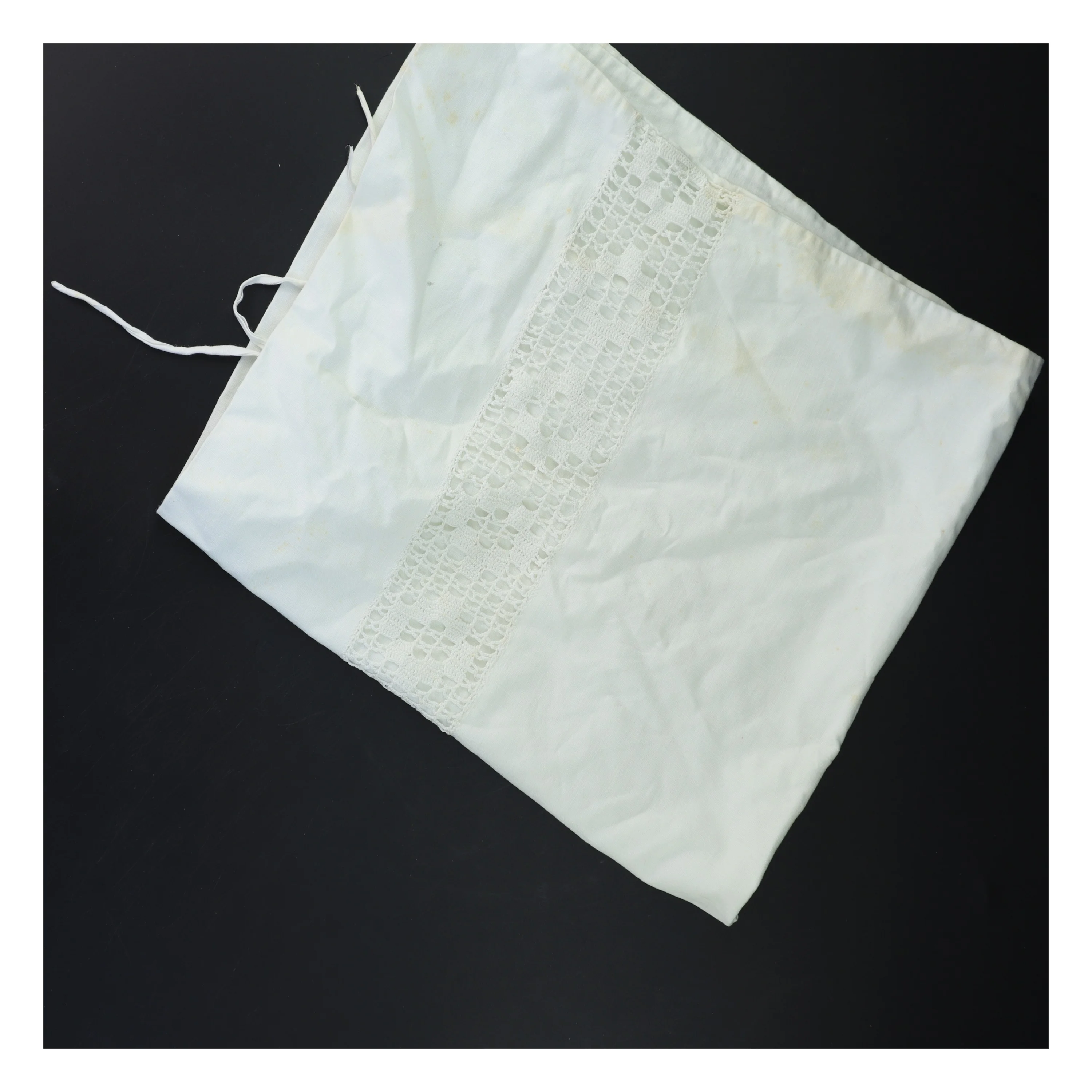 Hvid pudebetræk med blonde (str. 64x57 cm)