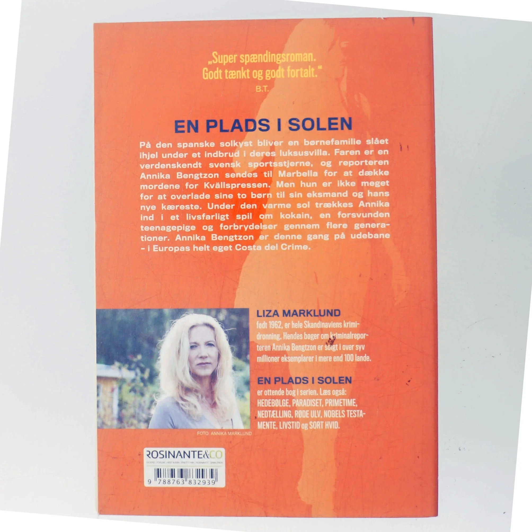 En plads i solen : krimi af Liza Marklund (Bog)