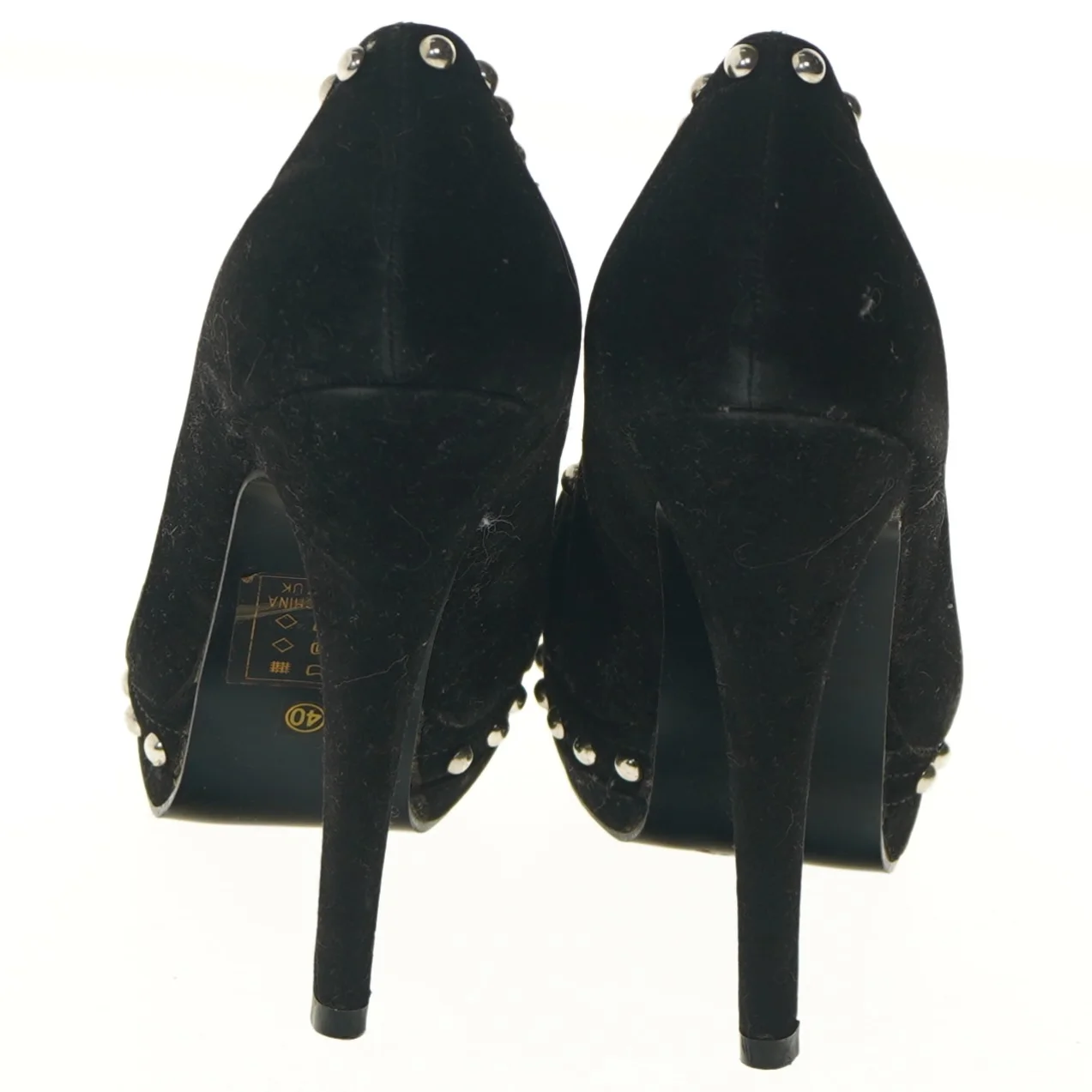 Høje hæle med nitter (str. 40 )