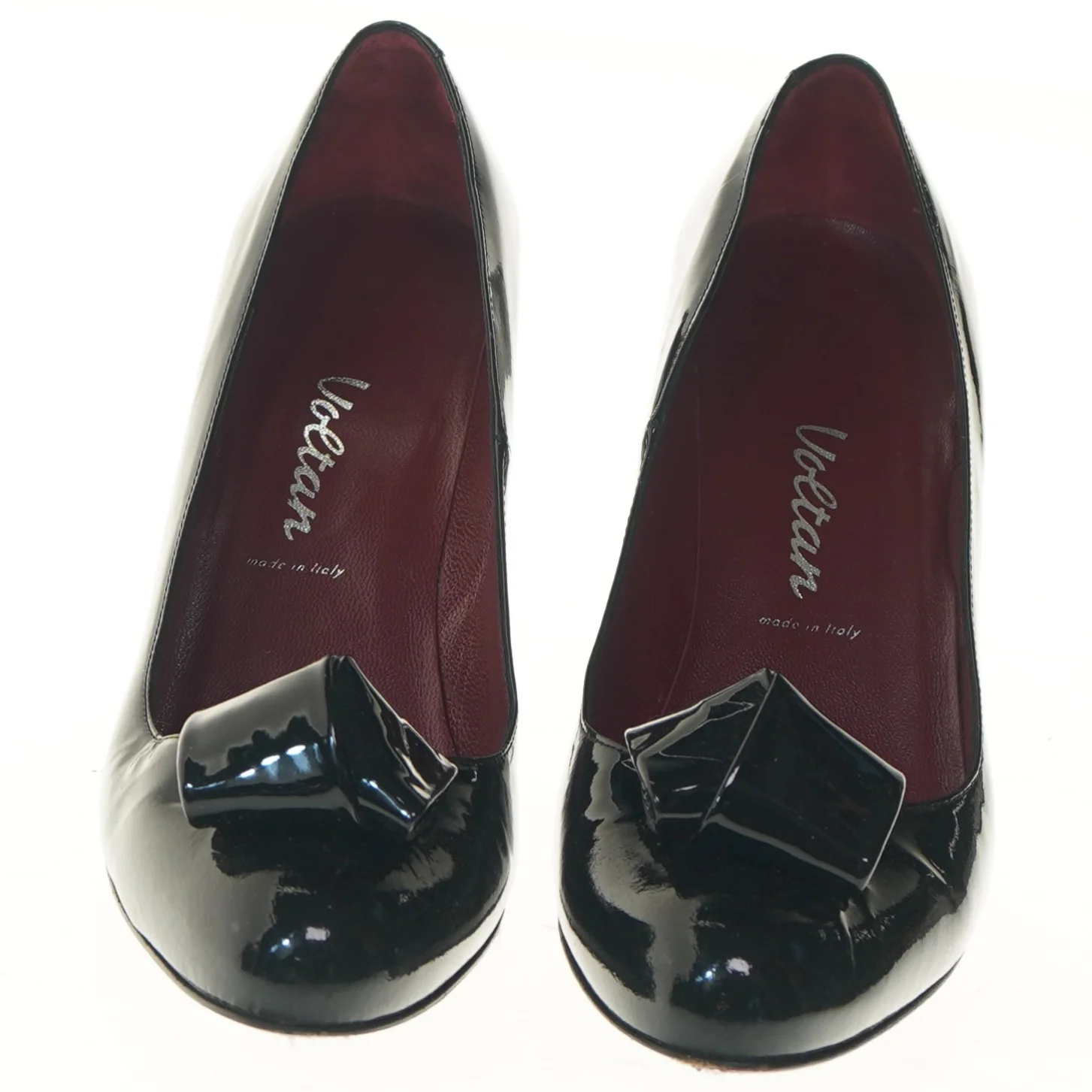 Sort stilletos med sløjfe (str. 40,5 )