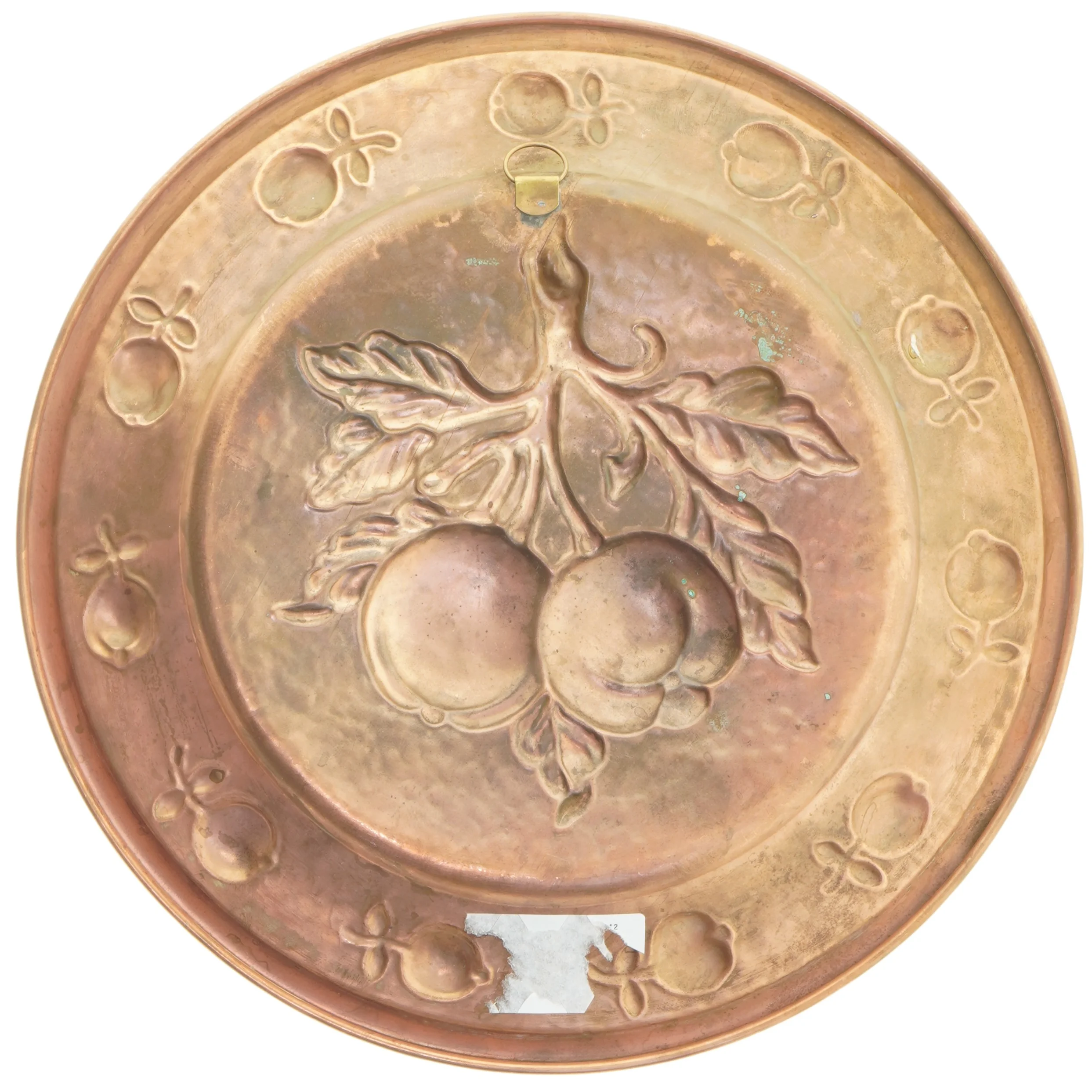 Kobber fad med æble motiv(str. Ø 32x2,5 cm) (str. Ø 32x2,5 cm)