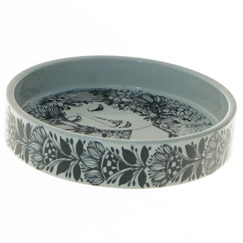 Dekorativ tallerken med kunstnerisk motiv fra Nyølle (str. 15x3 cm)