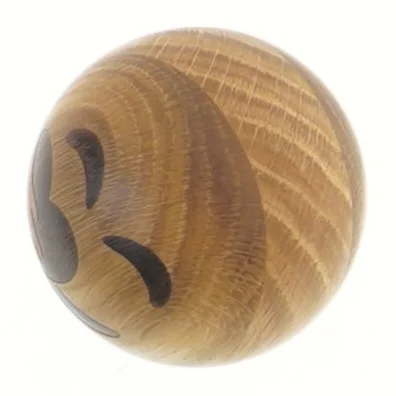 Træ kugle med smilemotiv (str. Ø 7 cm)