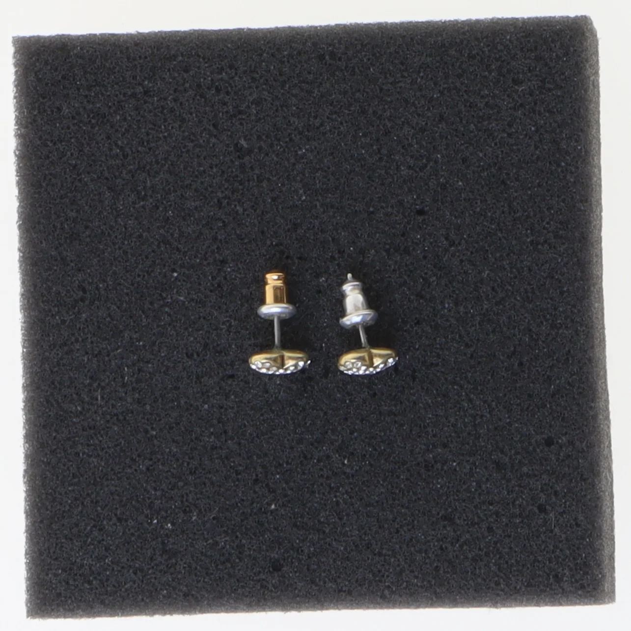 Hjerteformede ørestikker med sten (str. 1 cm)