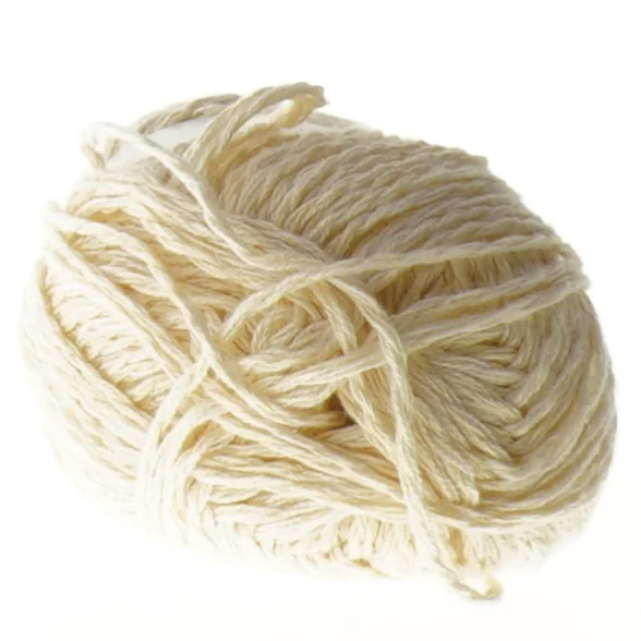 Naturfarvet garnnøgle fra Drops (str. 120 m 4 mm)