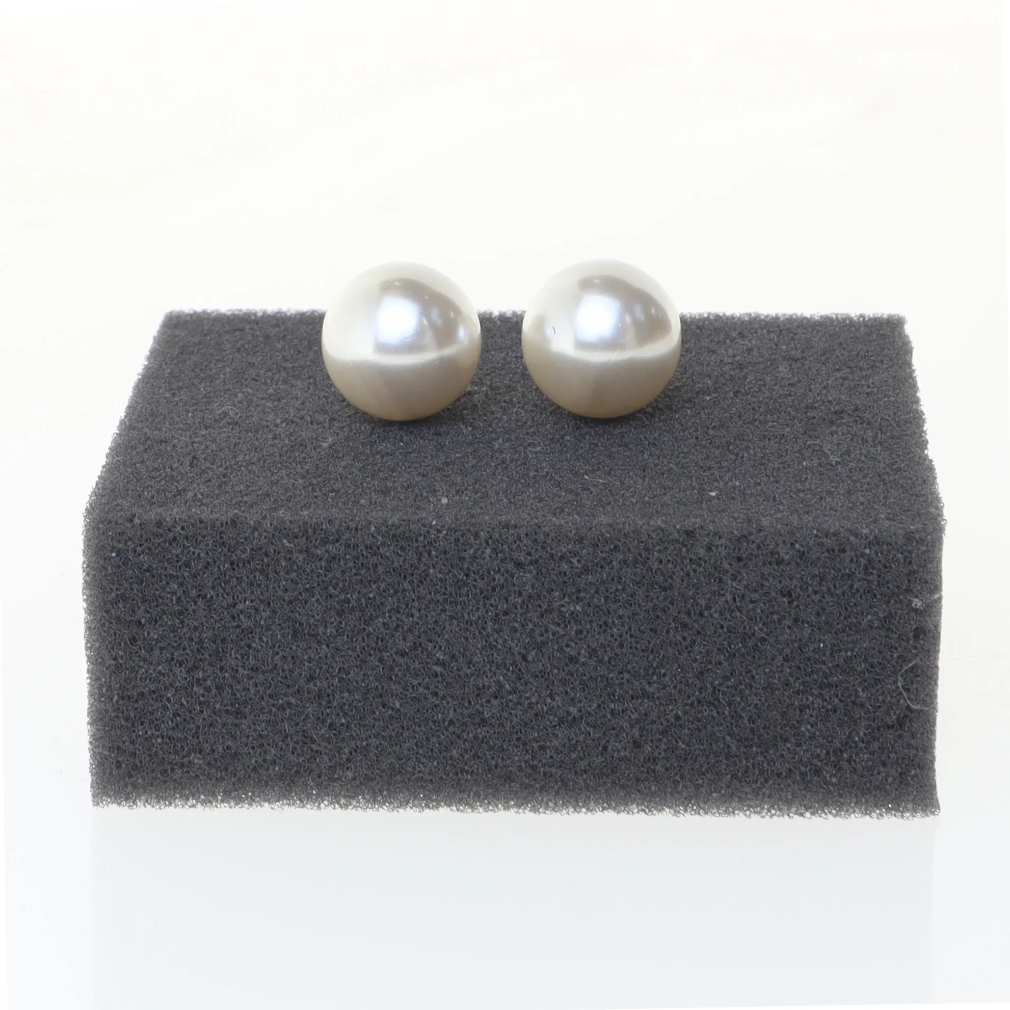 Perleøreringe med sten (str. 2 cm)