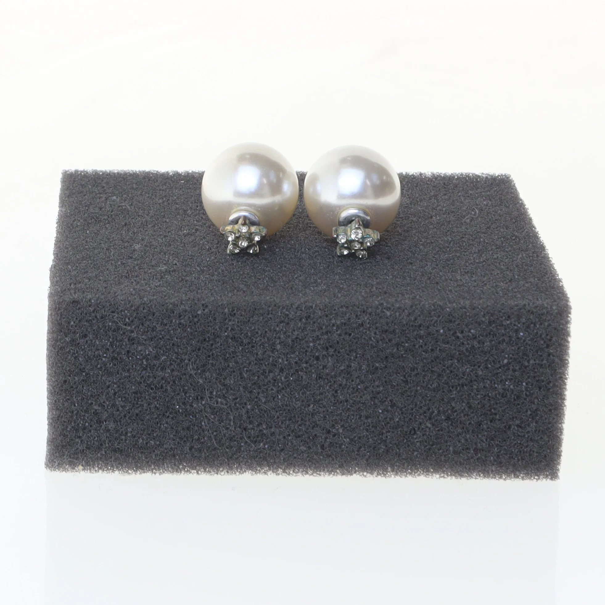 Perleøreringe med sten (str. 2 cm)