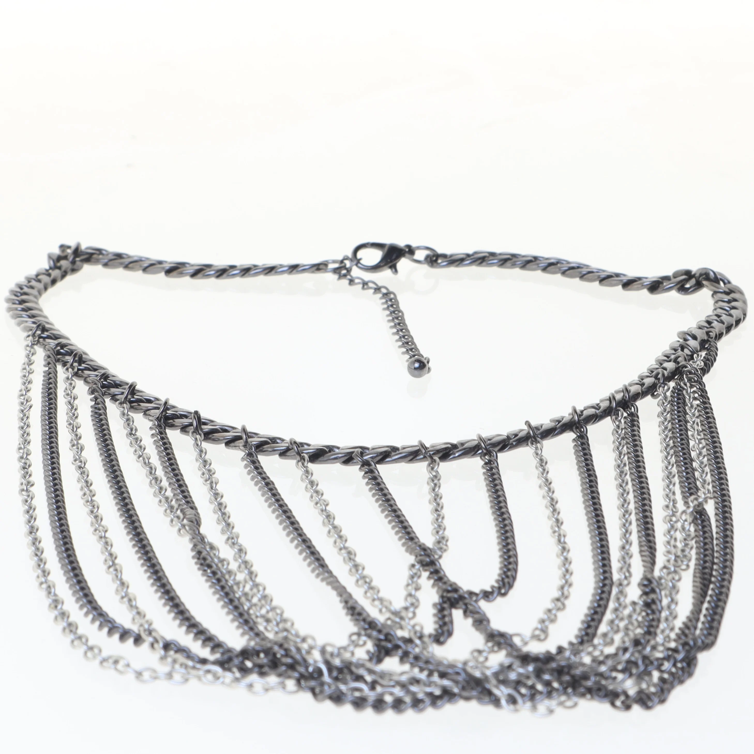 Sort halskæde med kæder (str. 50 cm)