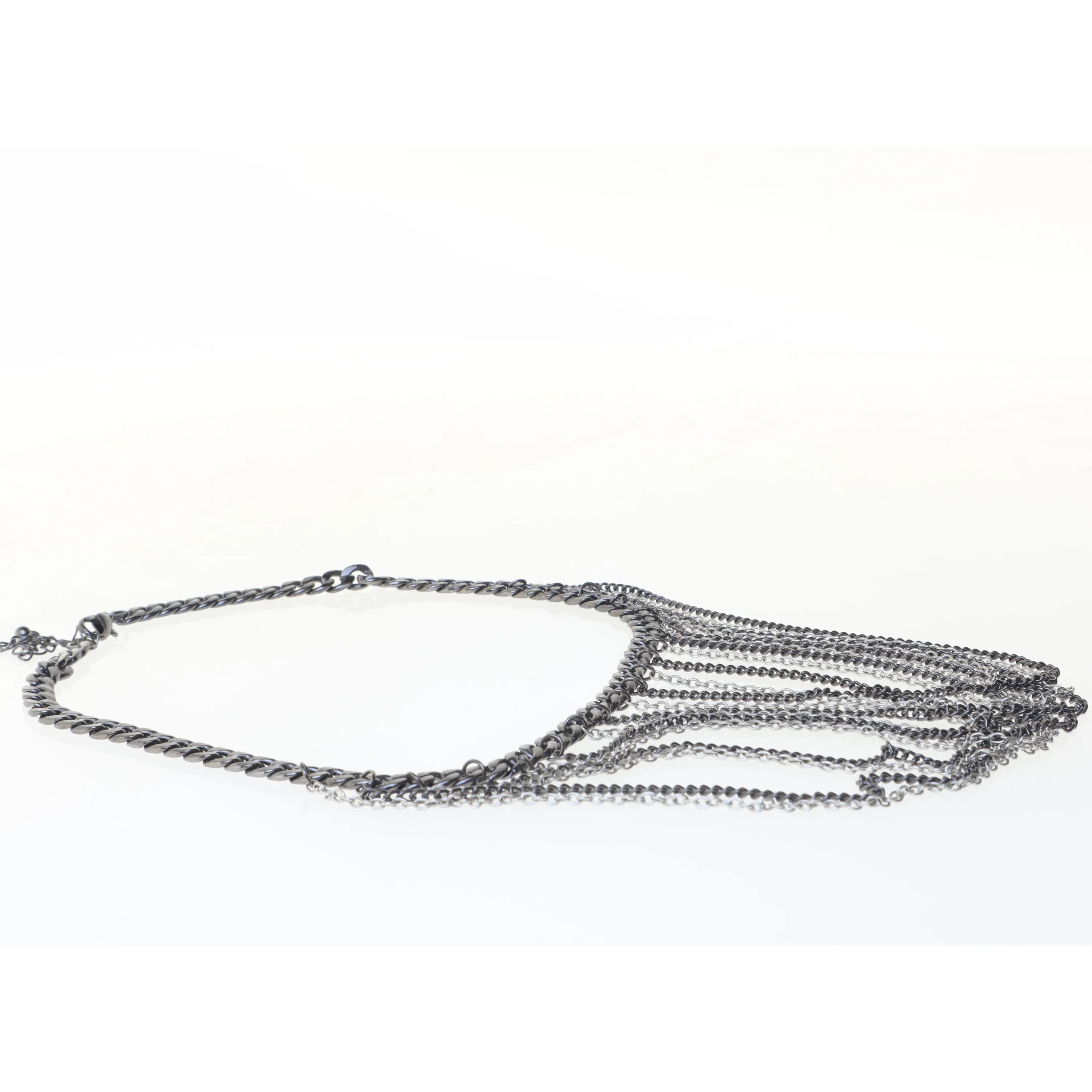 Sort halskæde med kæder (str. 50 cm)