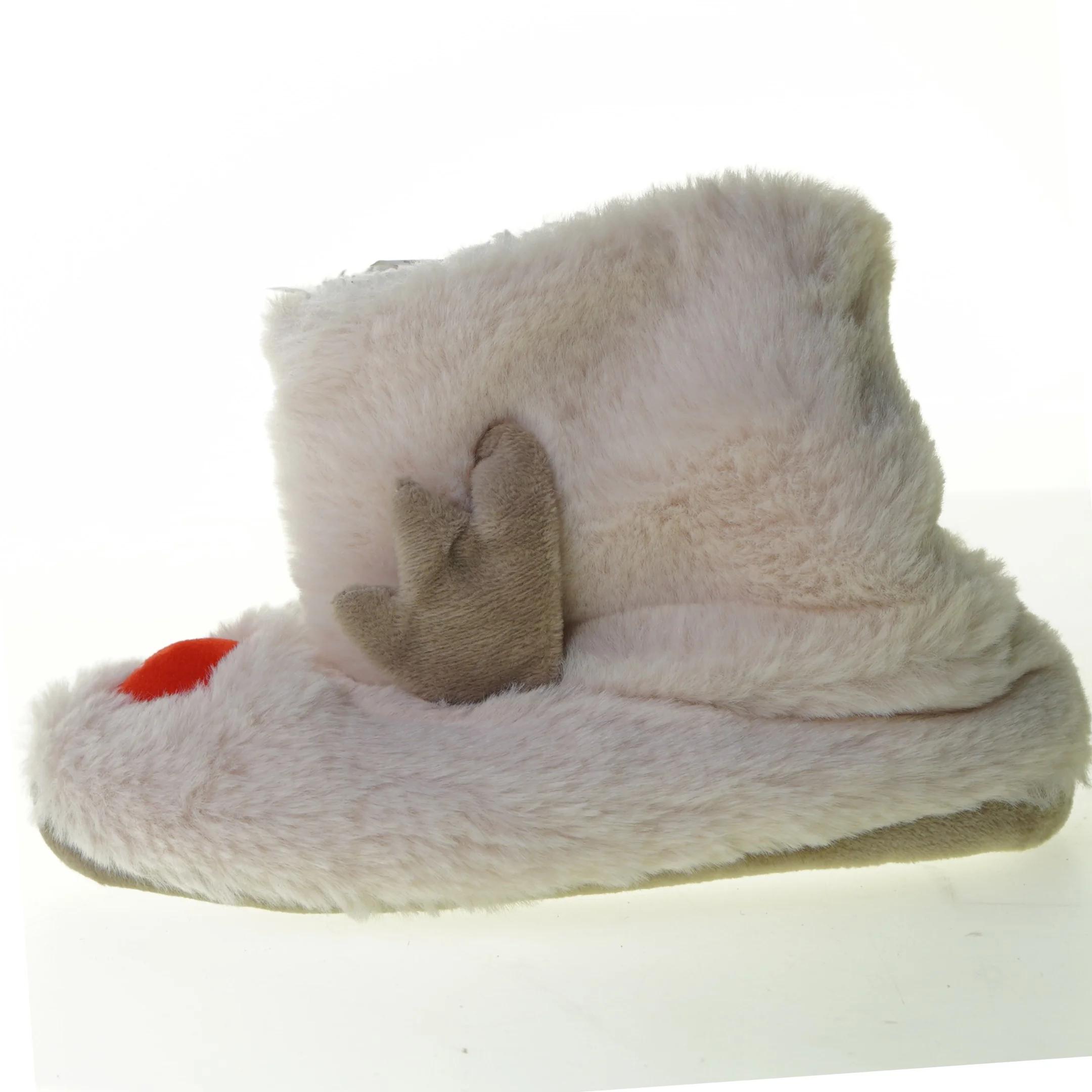 Hjemmesko med jule tema fra Flying Tiger (str. 32)