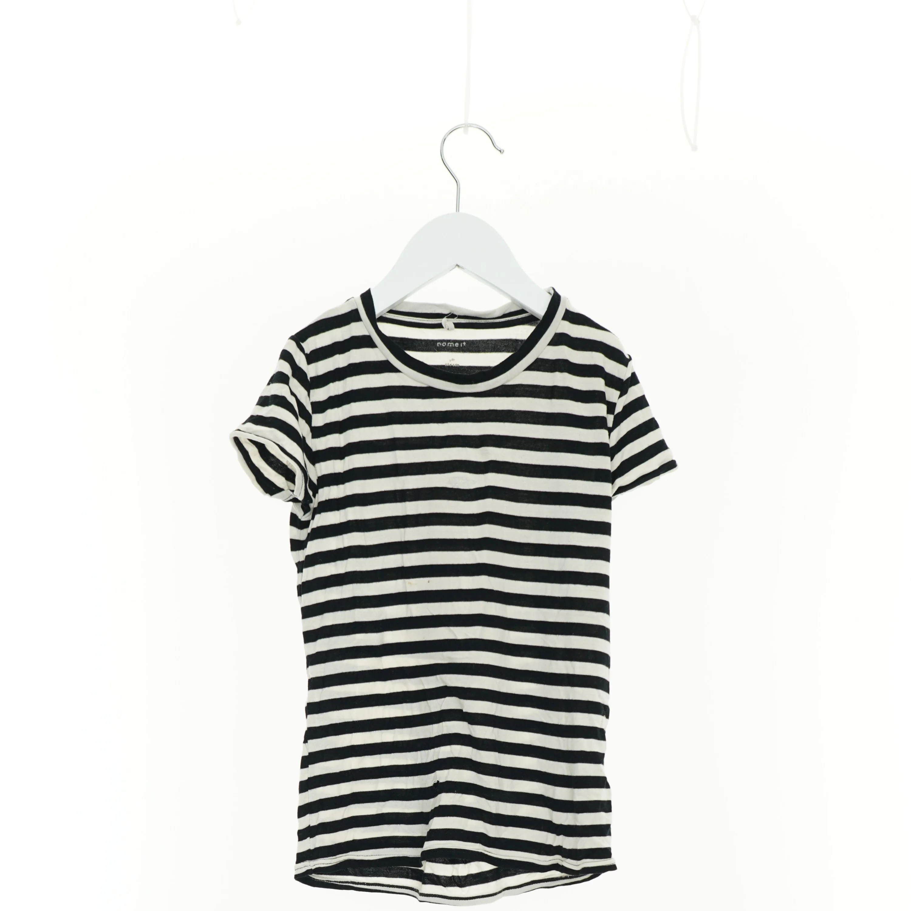 T-shirt fra Name It (str. 122 cm)