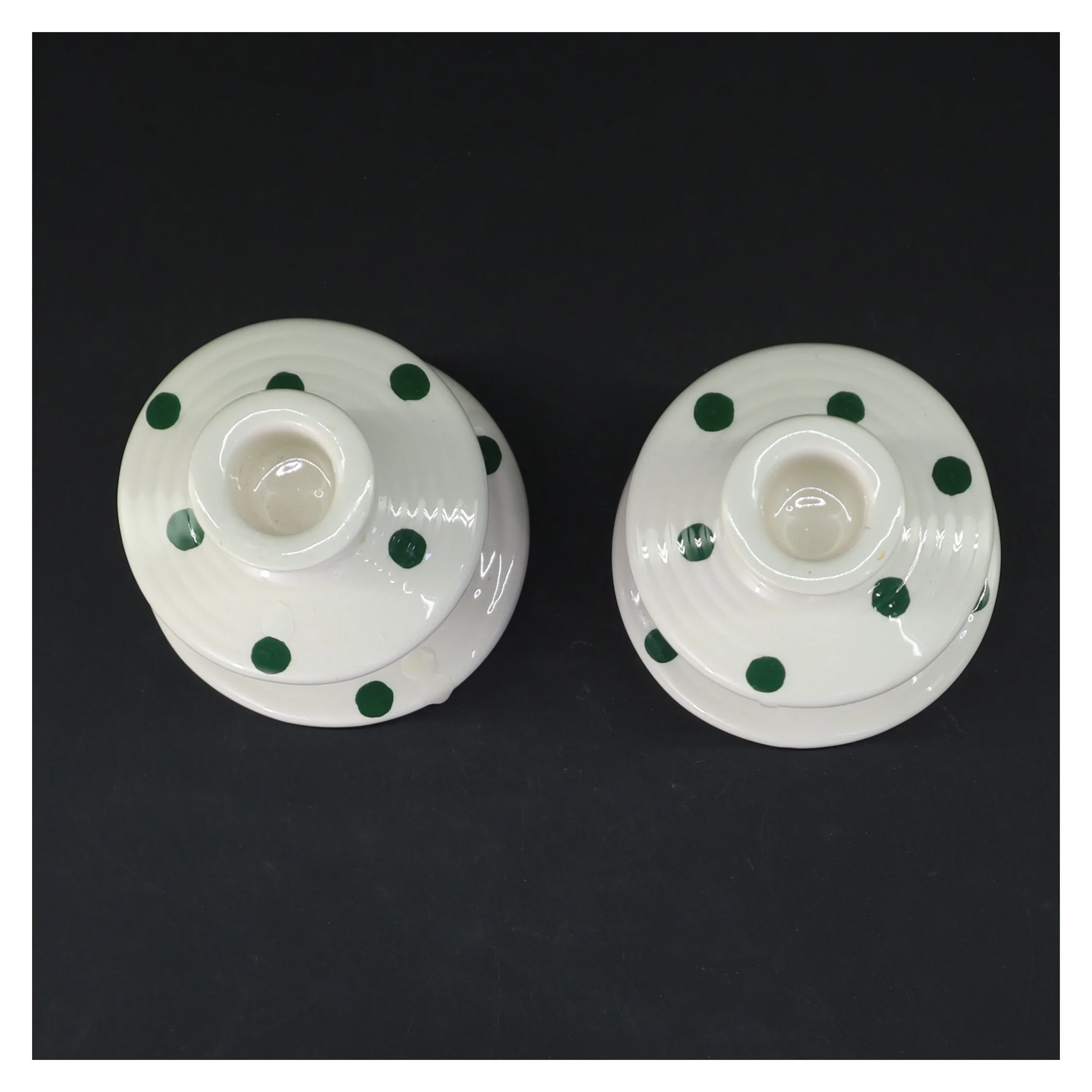 Sæt med to lysestager i keramik (str. 11,5 cm)