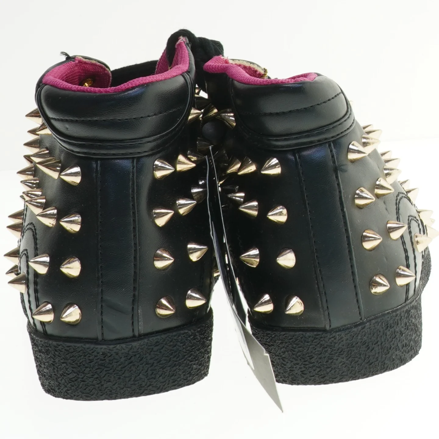 Sorte sneakers med nitter fra Pieces (str. 38 )