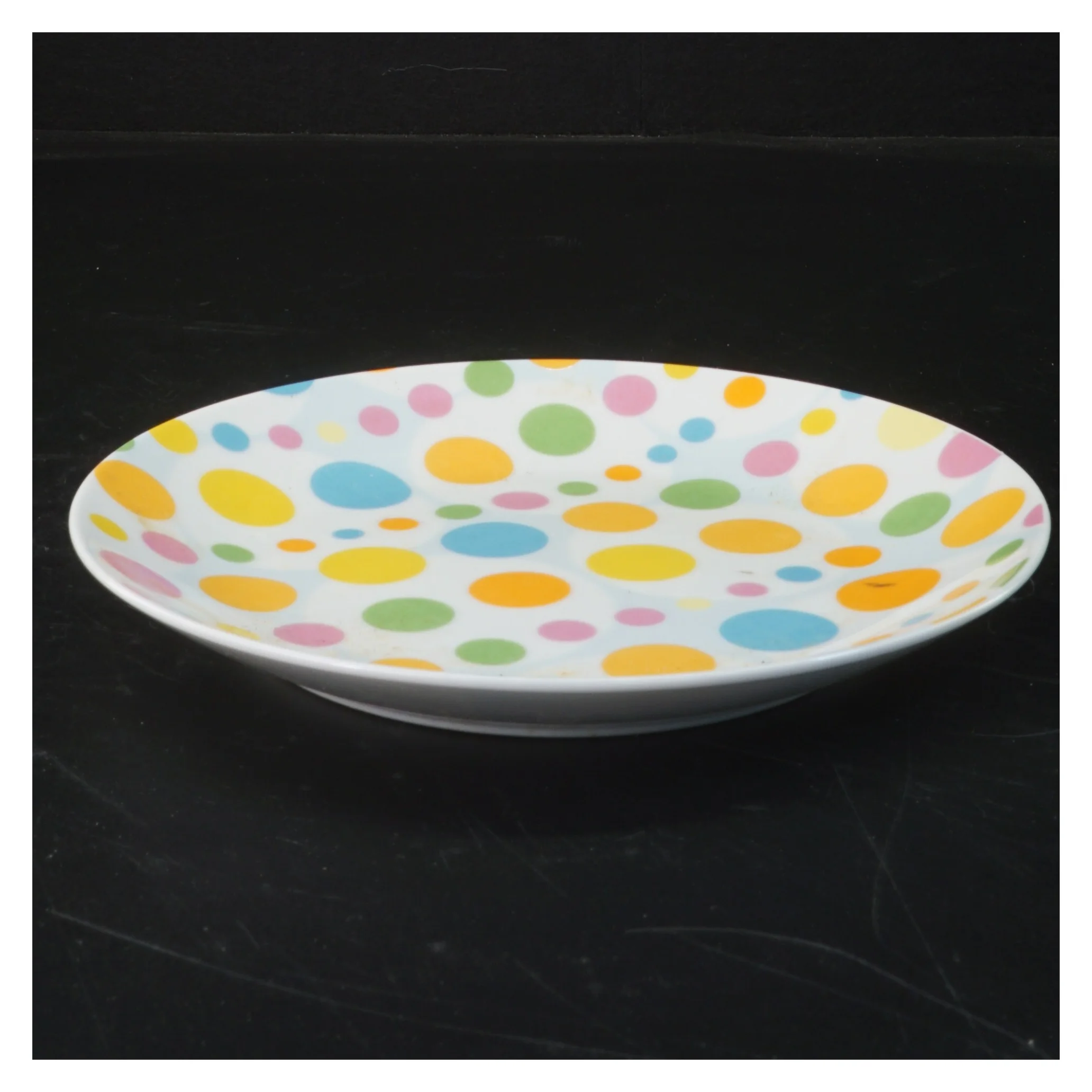 Tallerken med farvede prikker fra Trend (str. Ø 19 cm)