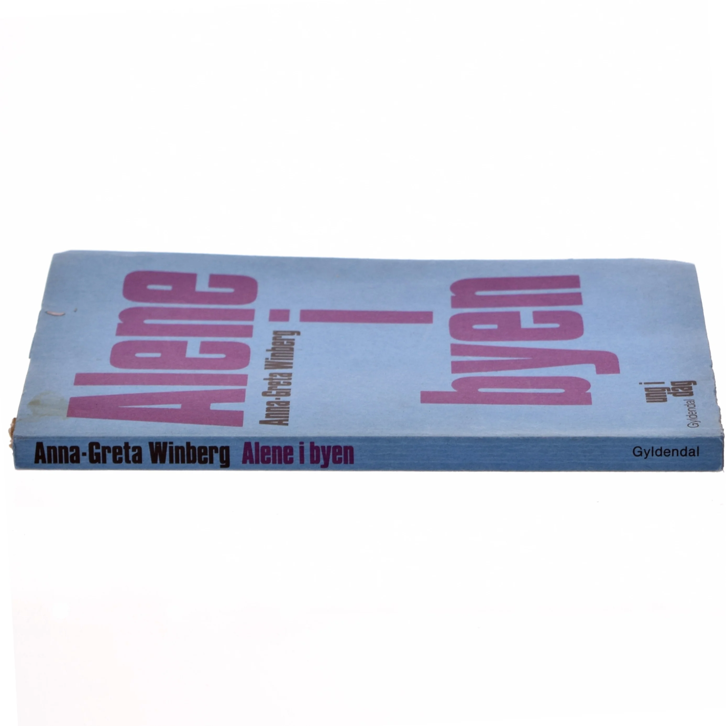Alene i byen af Anna-Greta Winberg fra Gyldendal
