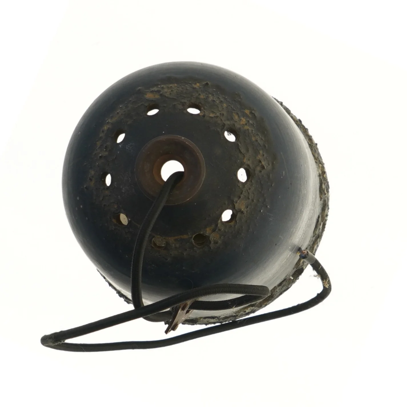 Pendellampe i keramik med huller (str. Ø 18 cm længde 29 cm)