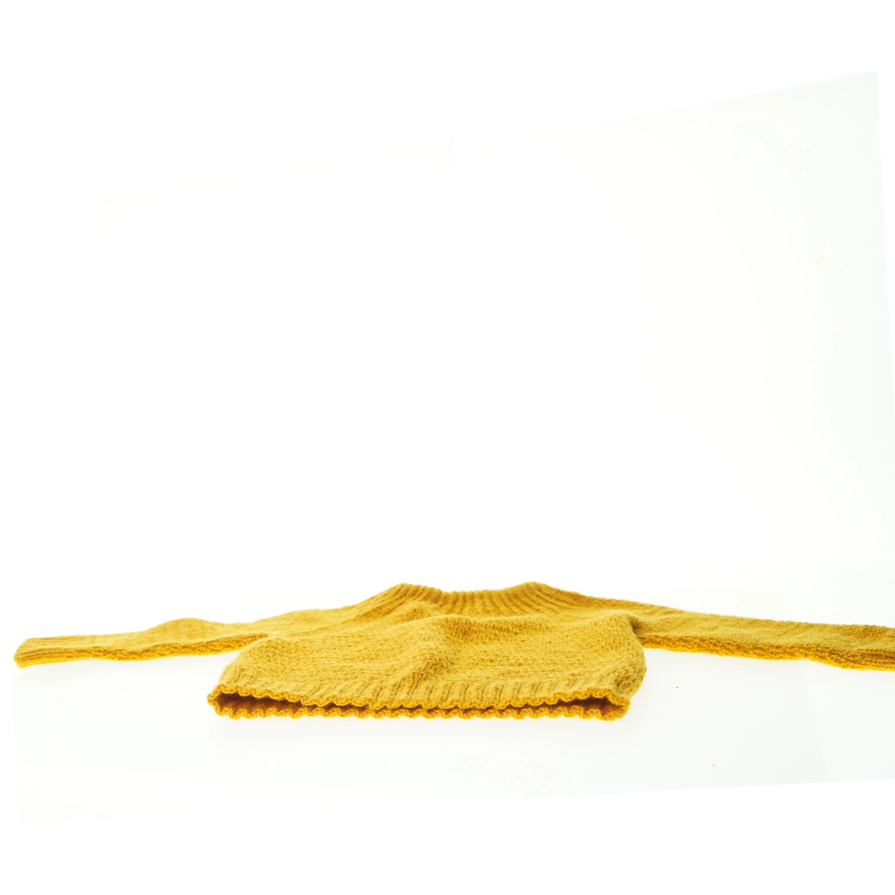 Hjemmestrikket sweater (str. 30 x 33 cm)