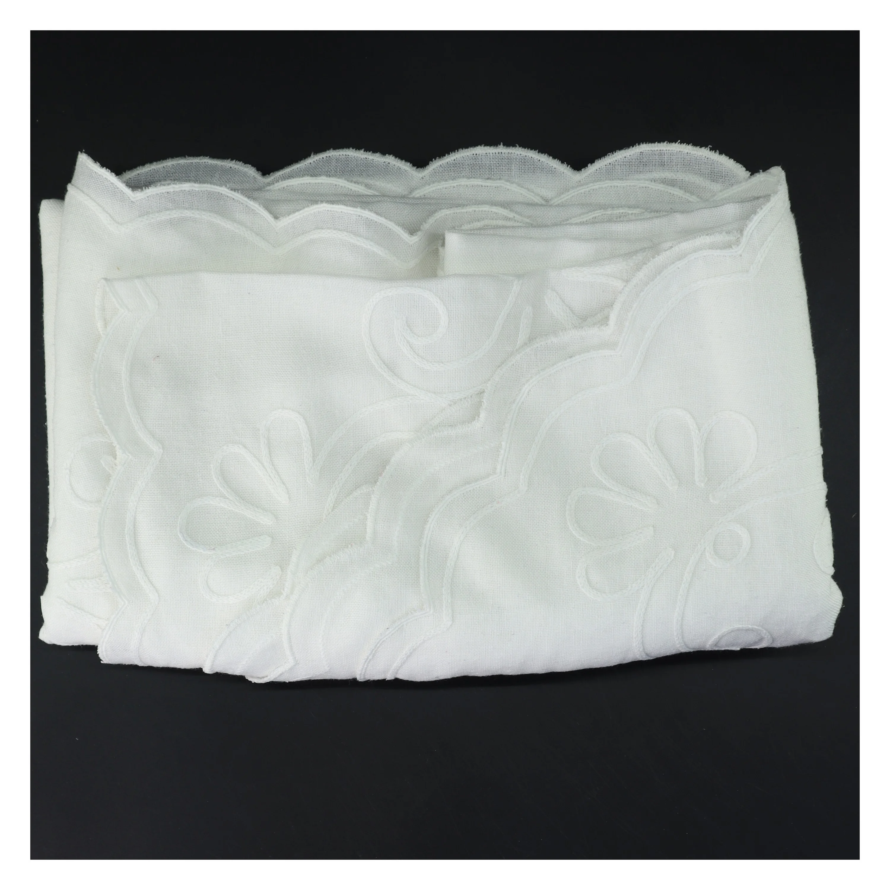 Broderet dug (str. 224x160 cm)