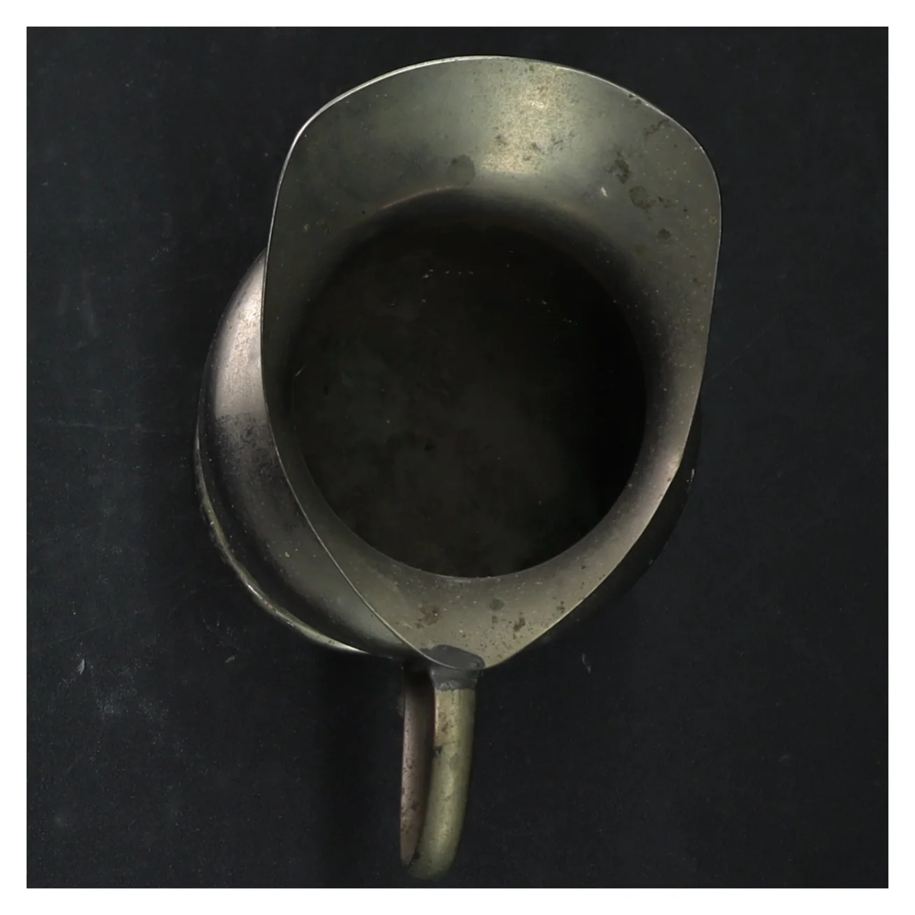 Sølvfarvet kande (str. 13 cm)