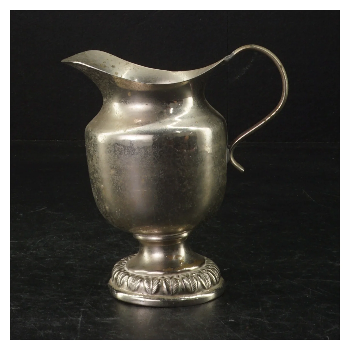 Sølvfarvet kande (str. 13 cm)