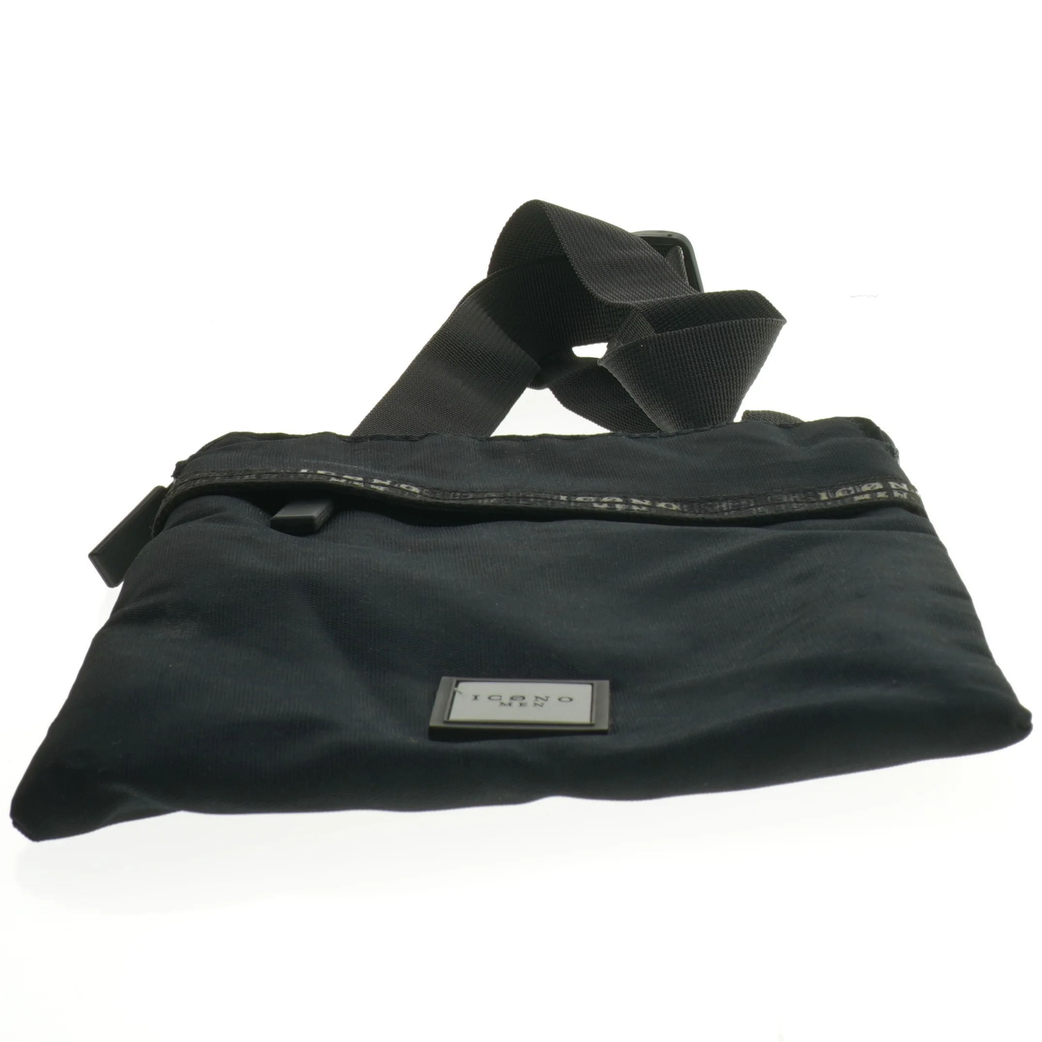 Sort skuldertaske  (str. 28 x 25 cm)