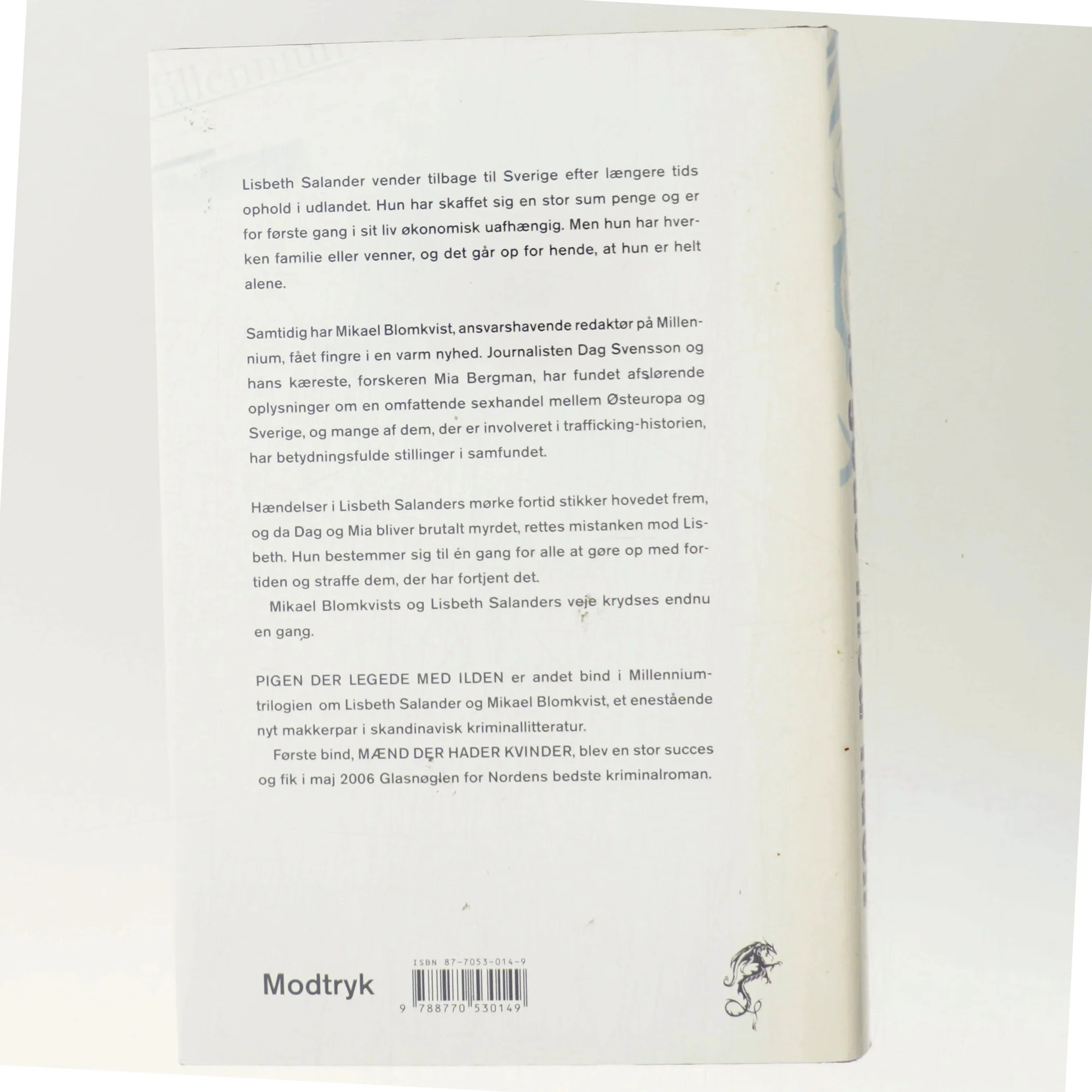 Pigen Der Legede Med Ilden af Larsson, Stieg (Bog)