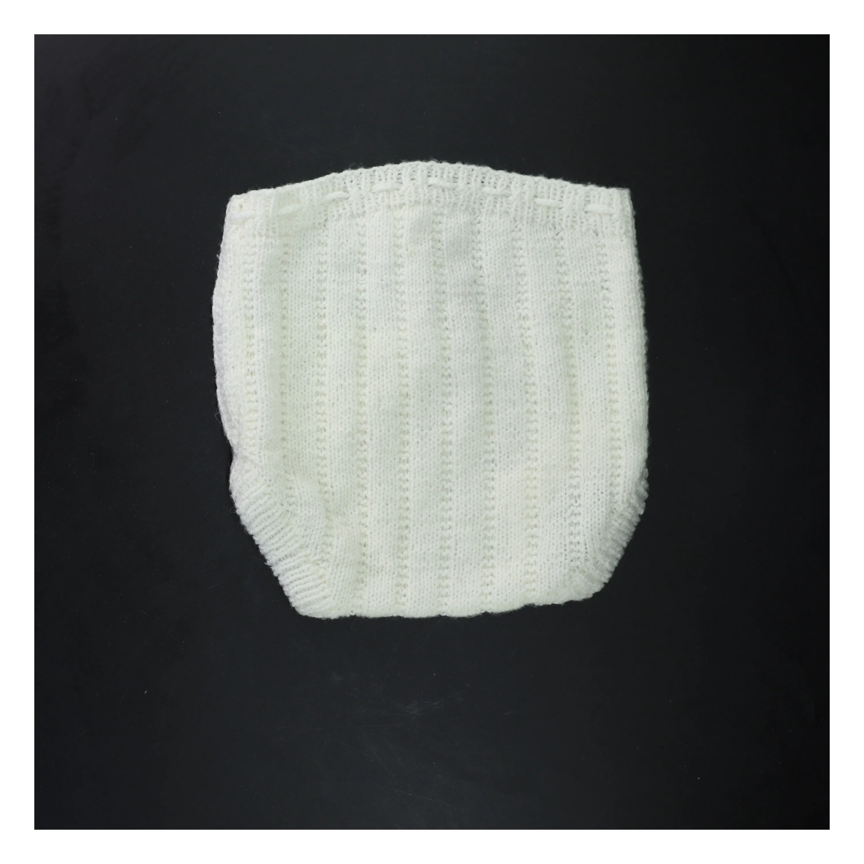 Strikket babyblebuks (str. 25x24 cm)