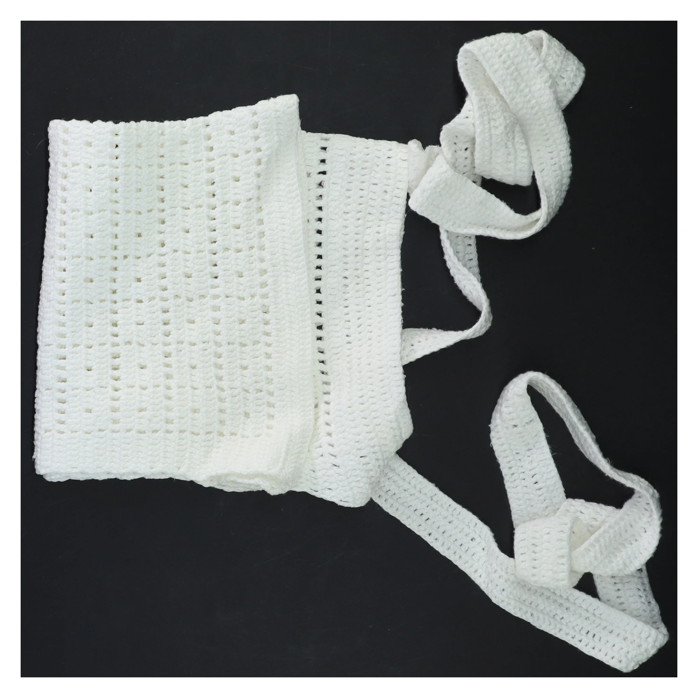 Hæklet forklæde (str. 39x33 cm)