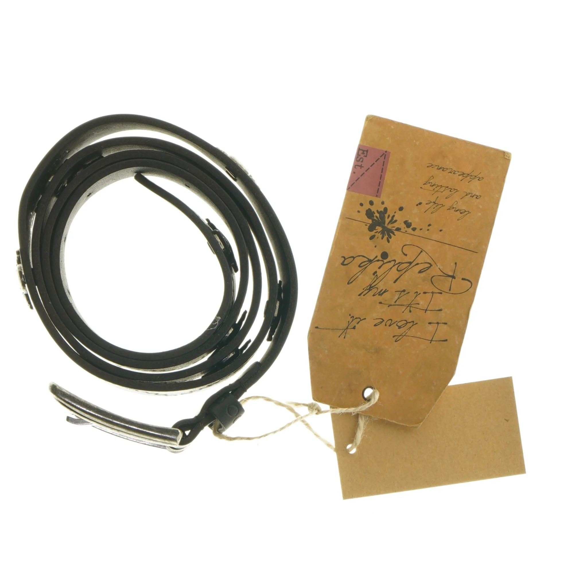 Sort læderbælte med dødningehoveder fra Replika (str. 115 cm)